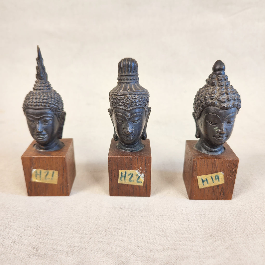 Esculturas en bronce fundido de busto tailandes. SXVIII