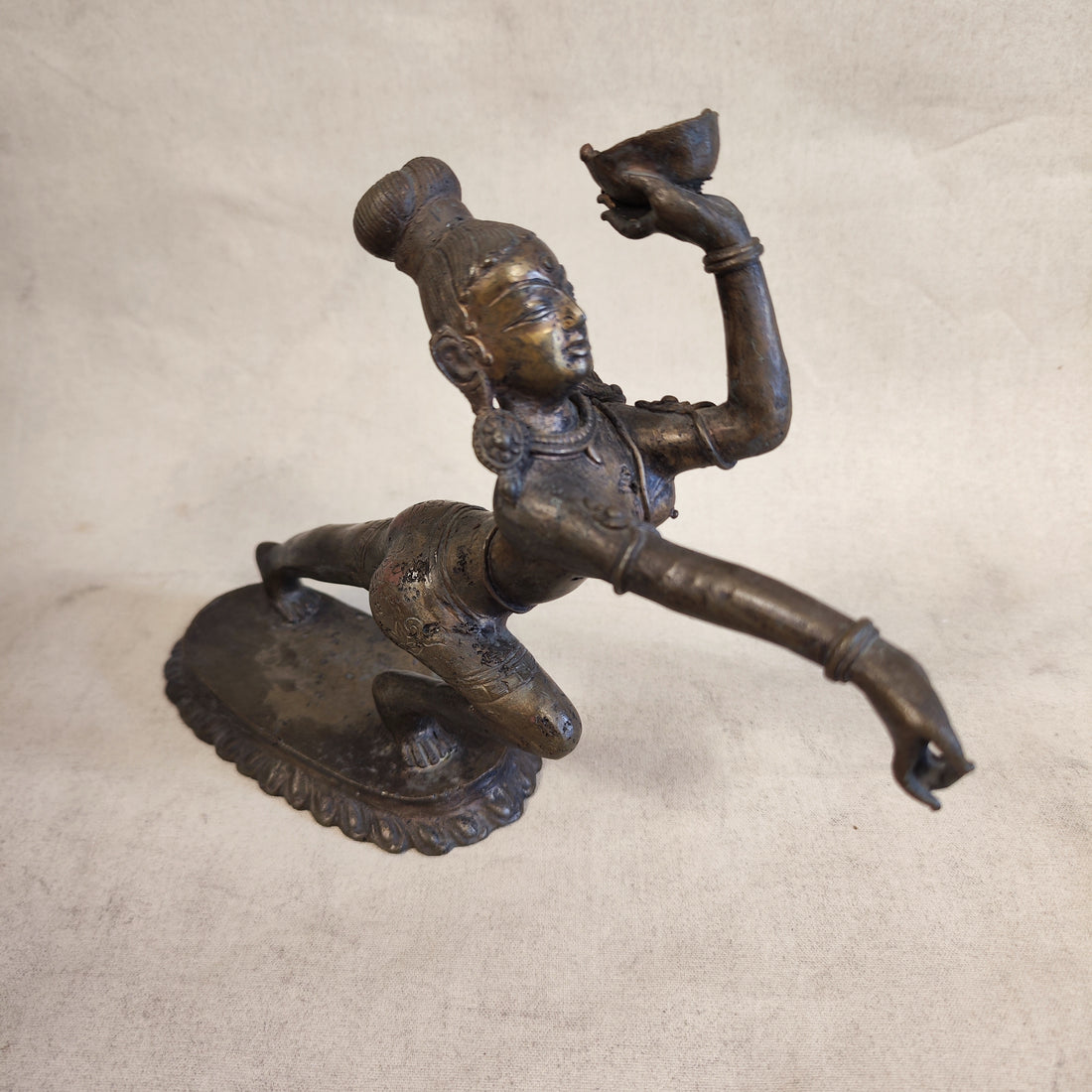 Bronce tailandes Apsara. SXIX