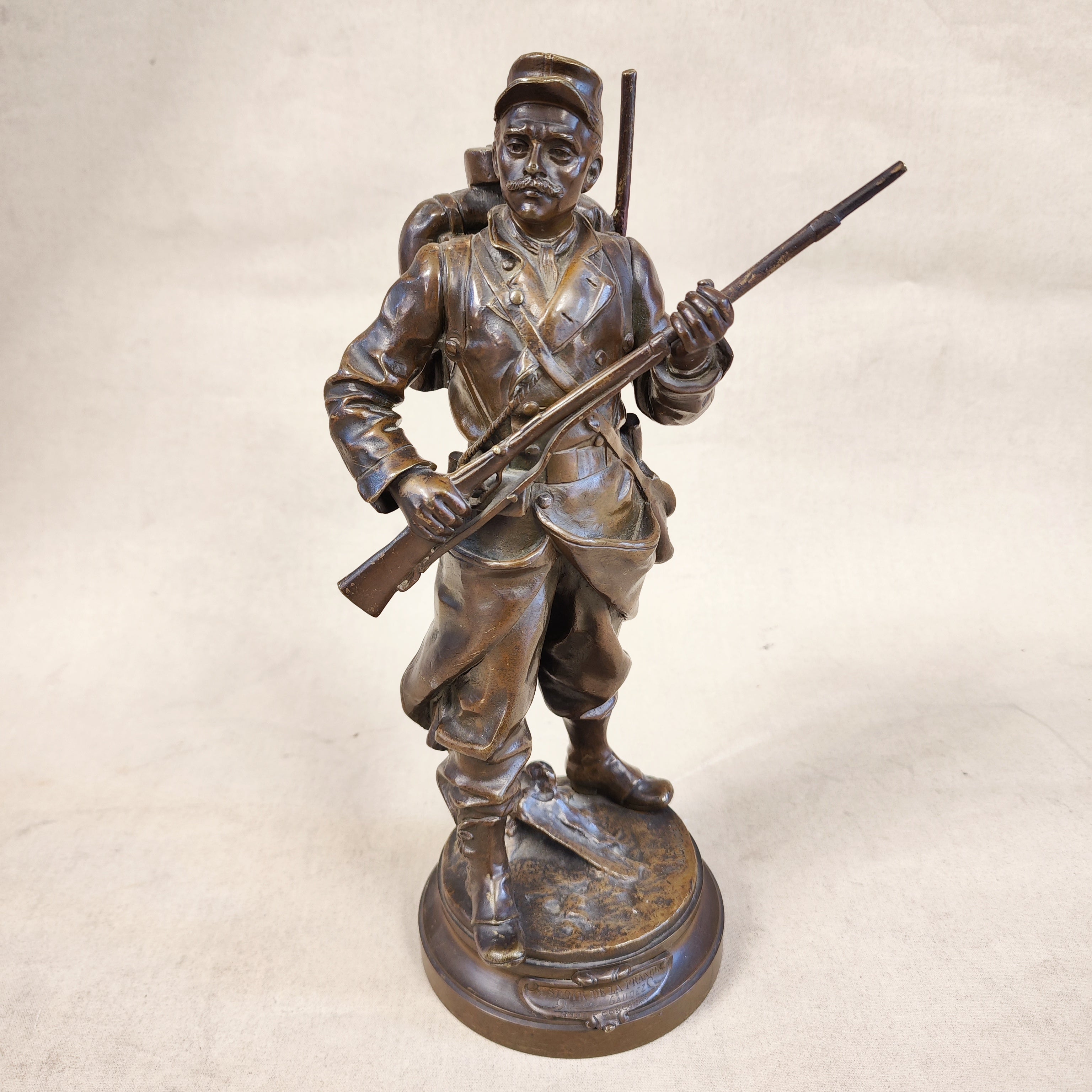 Escultura de bronce de soldado firmado Adrien Gaudez (1845-1902). Francia SXIX
