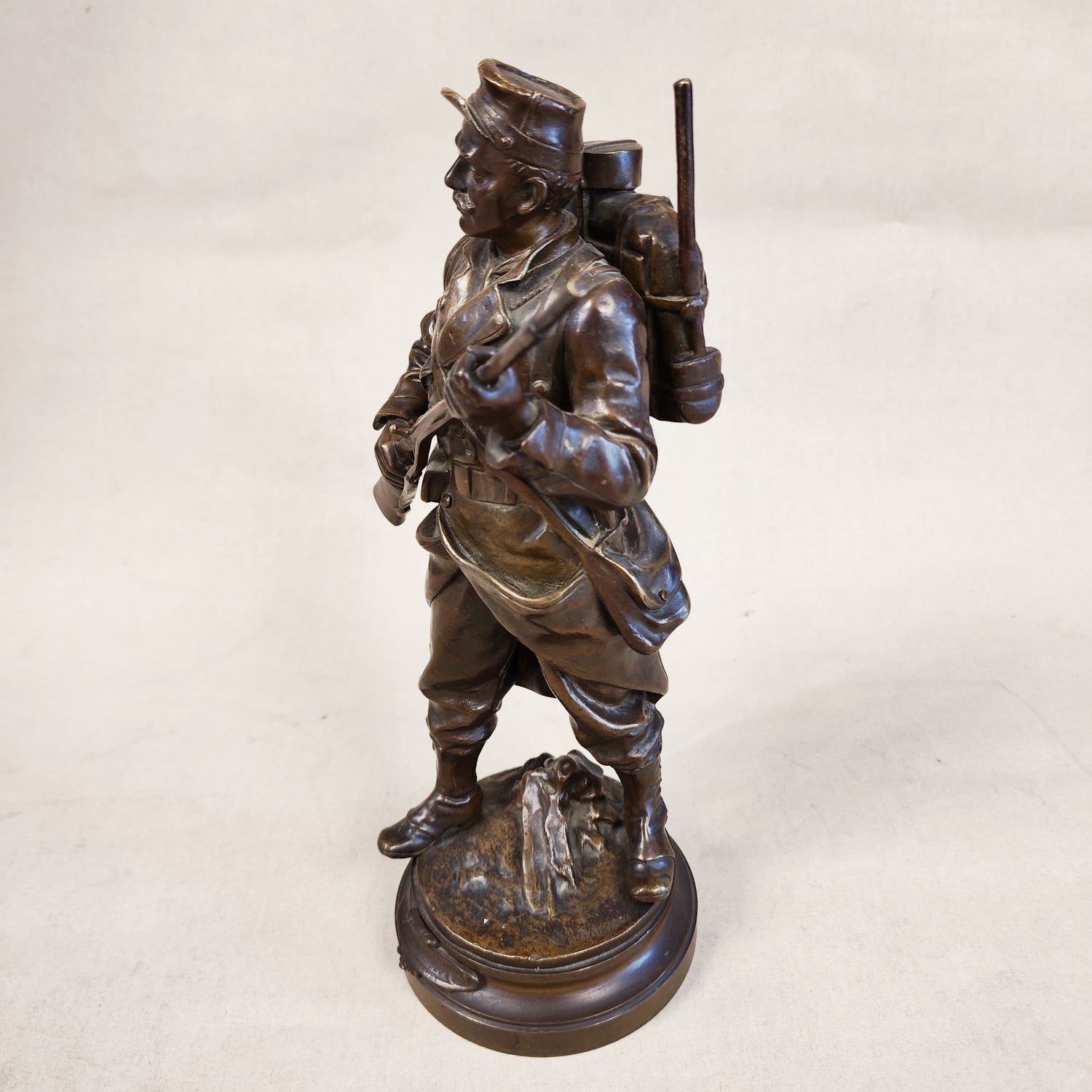 Escultura de bronce de soldado firmado Adrien Gaudez (1845-1902). Francia SXIX