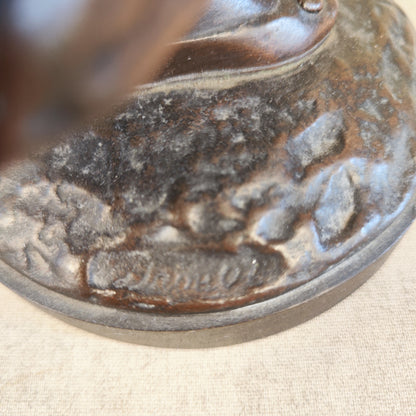 Escultura bronce de una campensina firmada E. Drouot. Francia SXIX