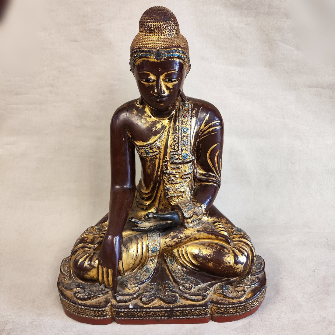 Buda vietnamita de madera policromada SXIX