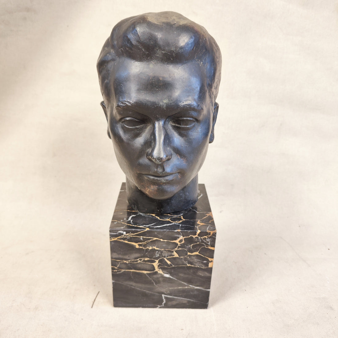 Busto en bronce. Guillaume Dumont (1889- 1950) Bélgica