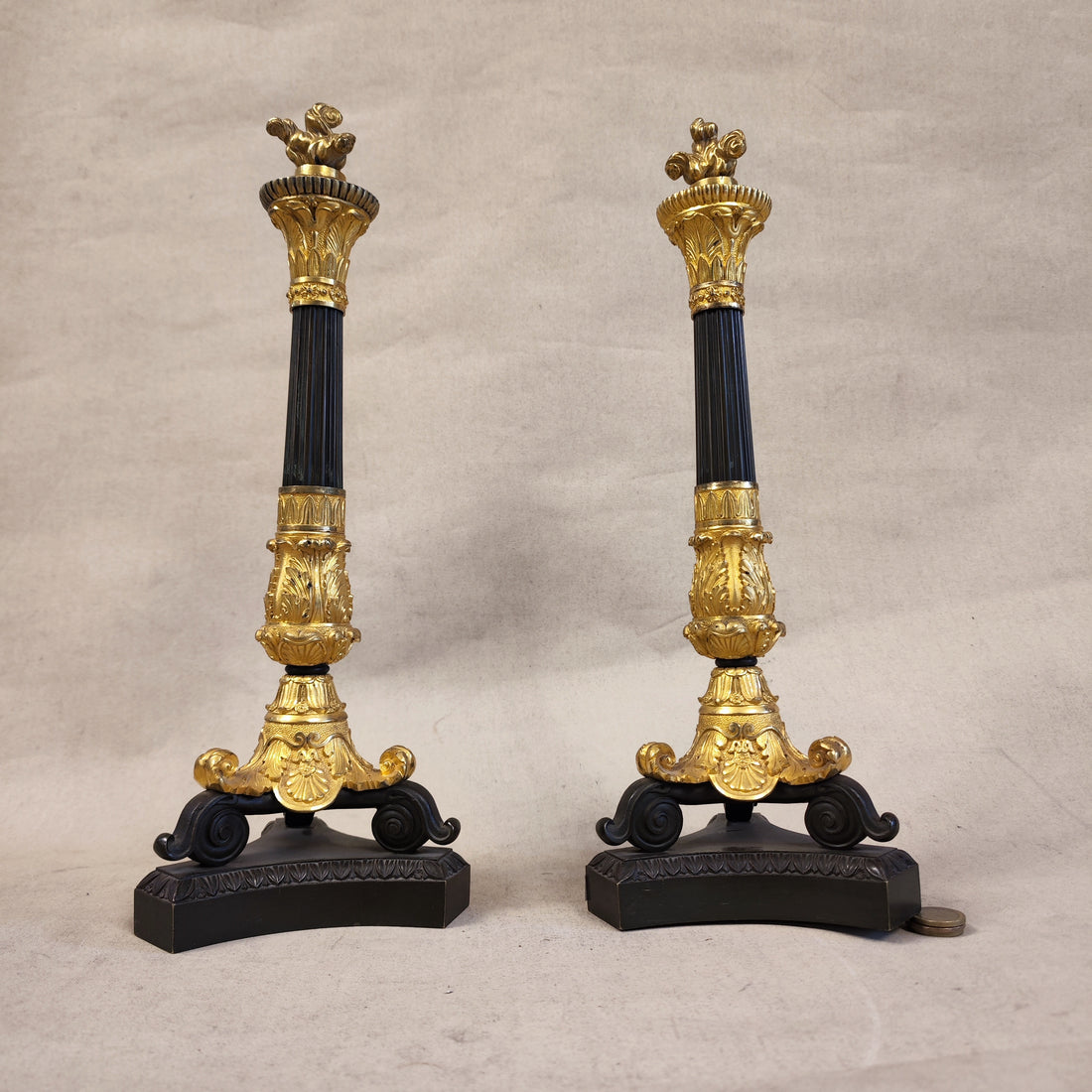 Par de candelabros de bronce franceses época Napoleón III. SXIX