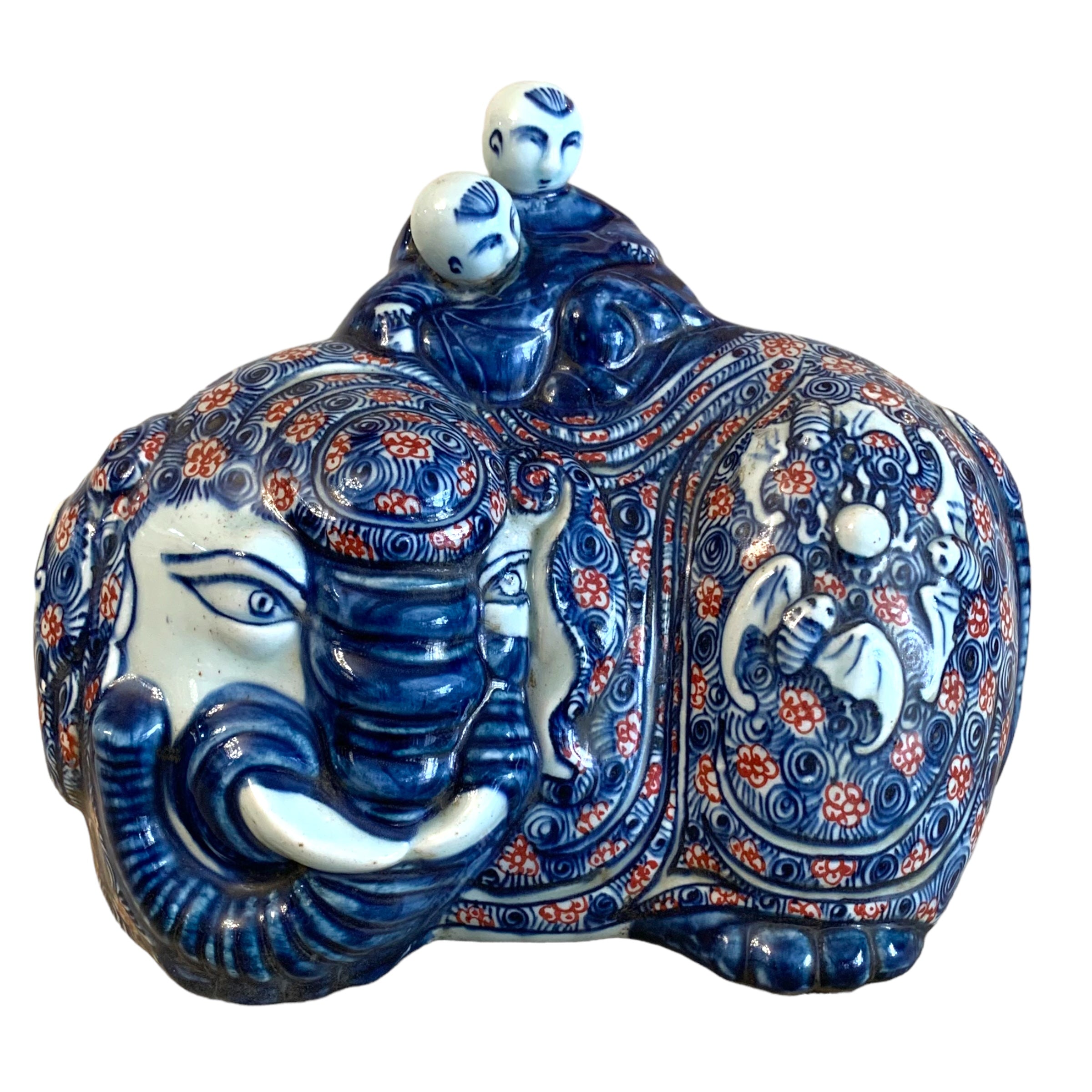 Figura Imari japonesa de elefante con niños. SXIX