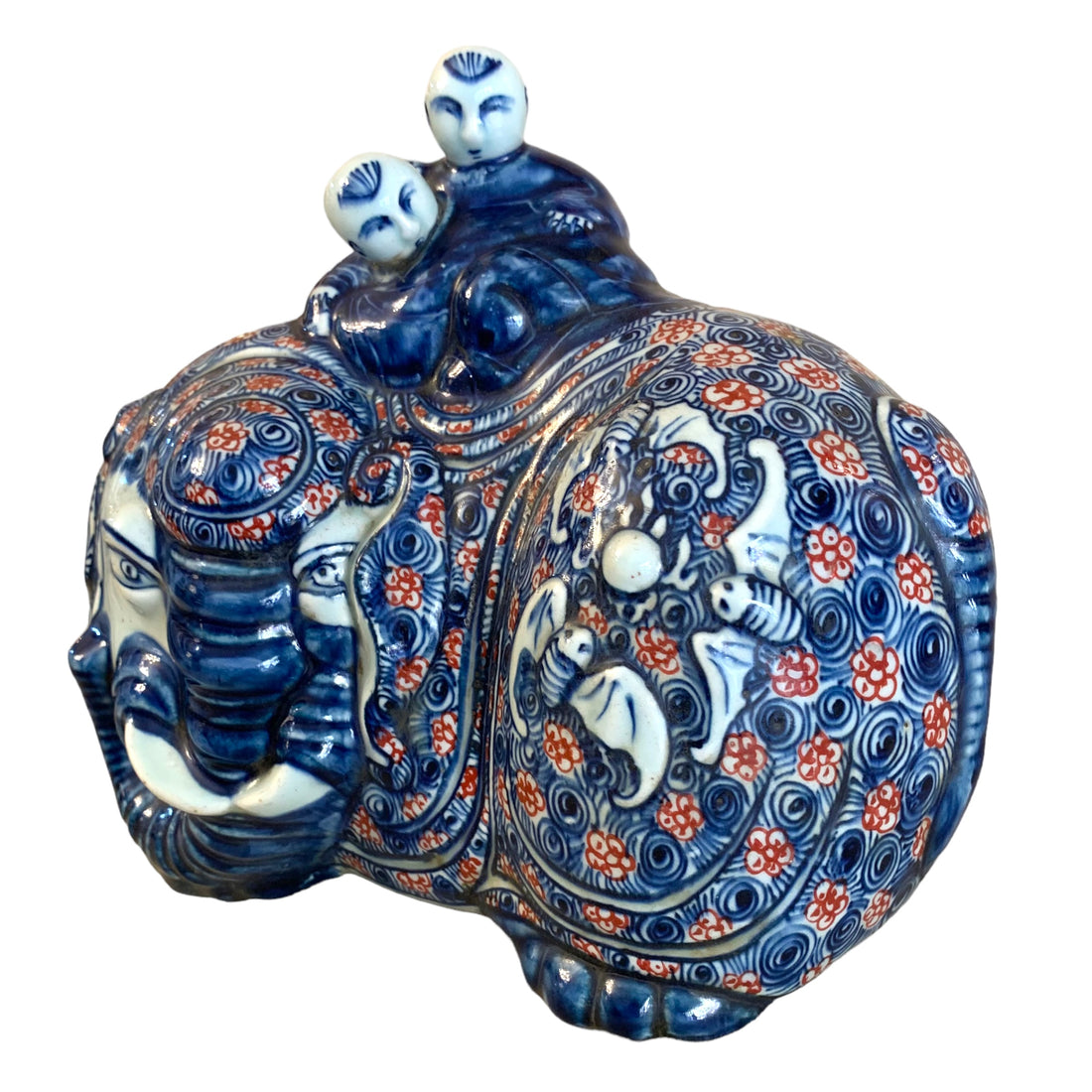 Figura Imari japonesa de elefante con niños. SXIX