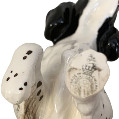 Perro de porcelana inglesa Royal Doulton. SXX