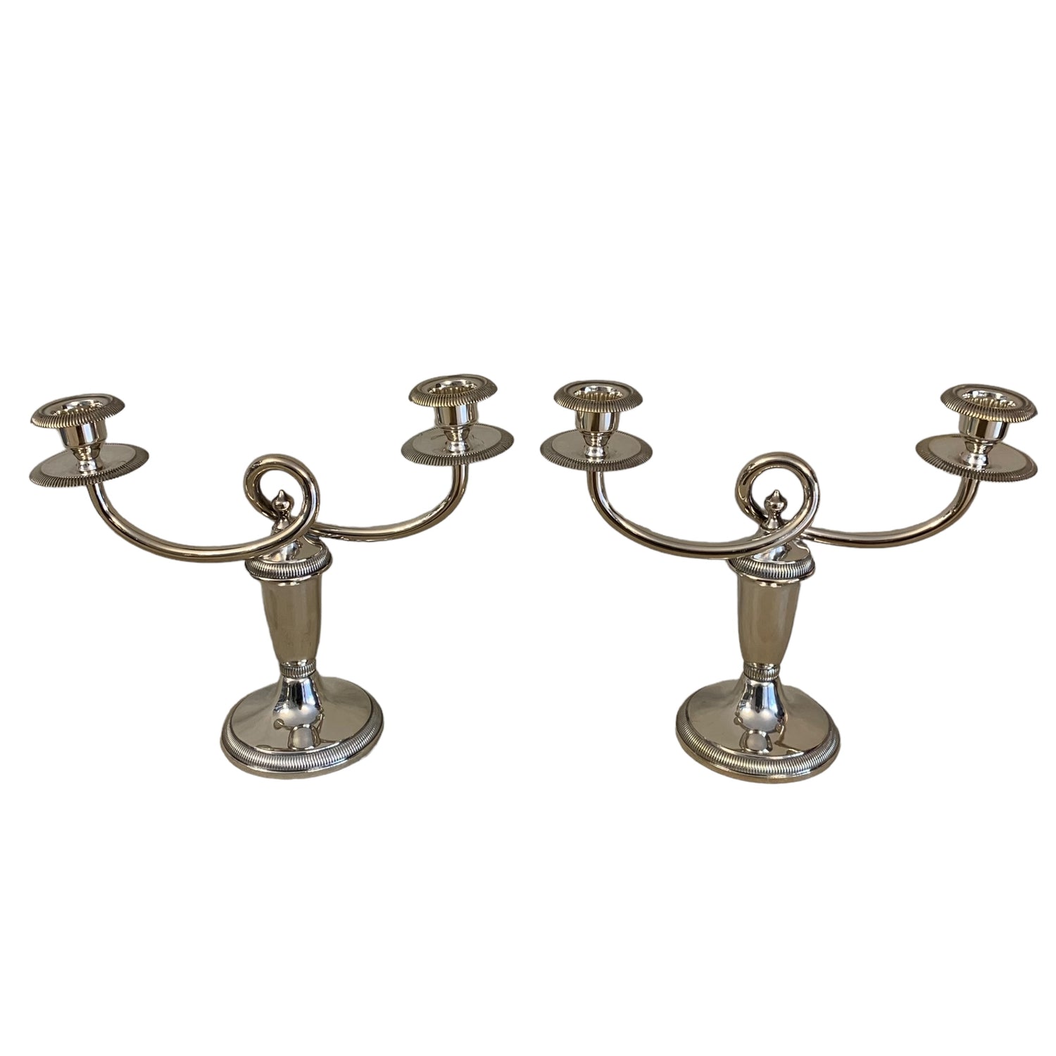 Par de candelabros de dos luces plaque frances Christofle Gallia. SXX