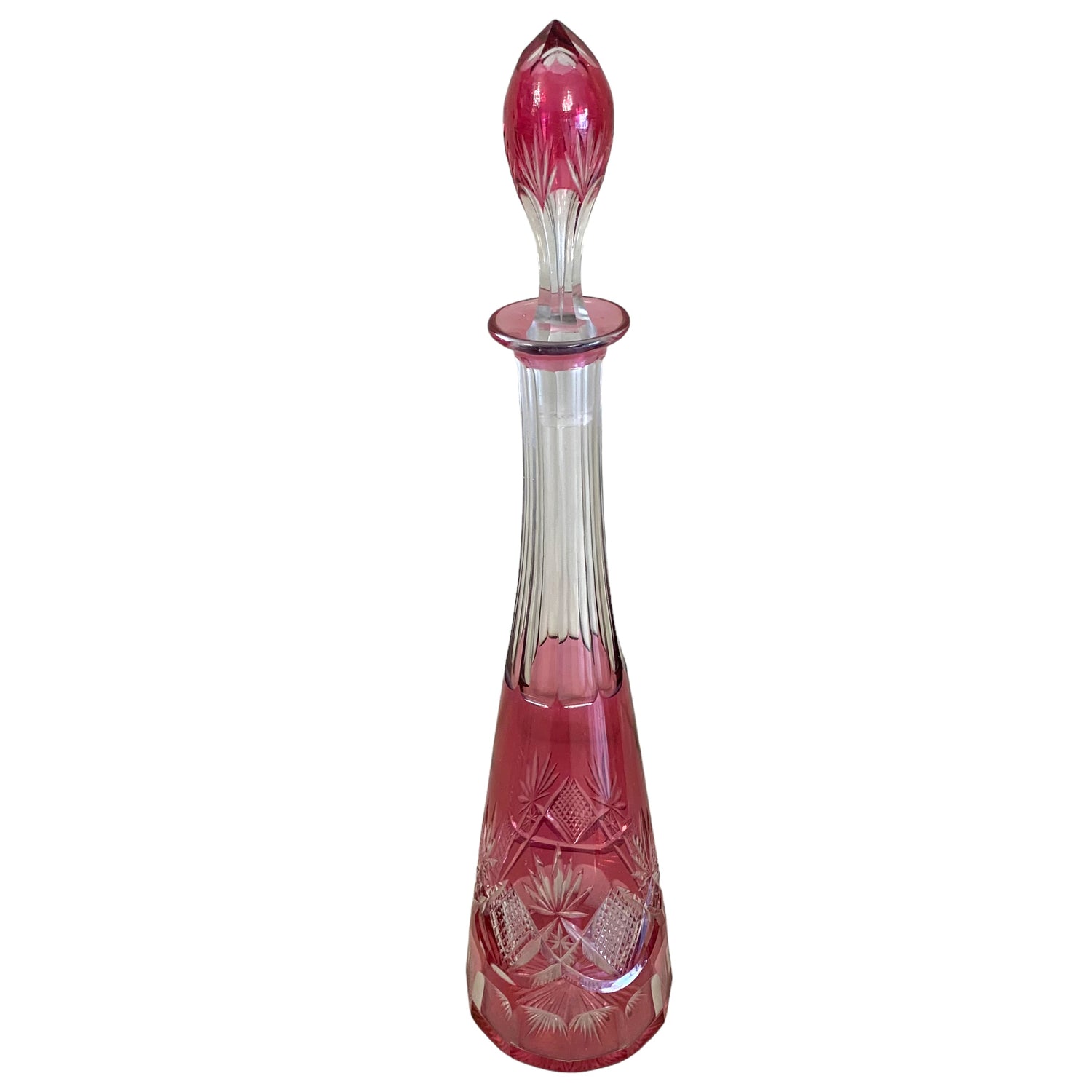 Botella de cristal cortado checo color magenta. SXX