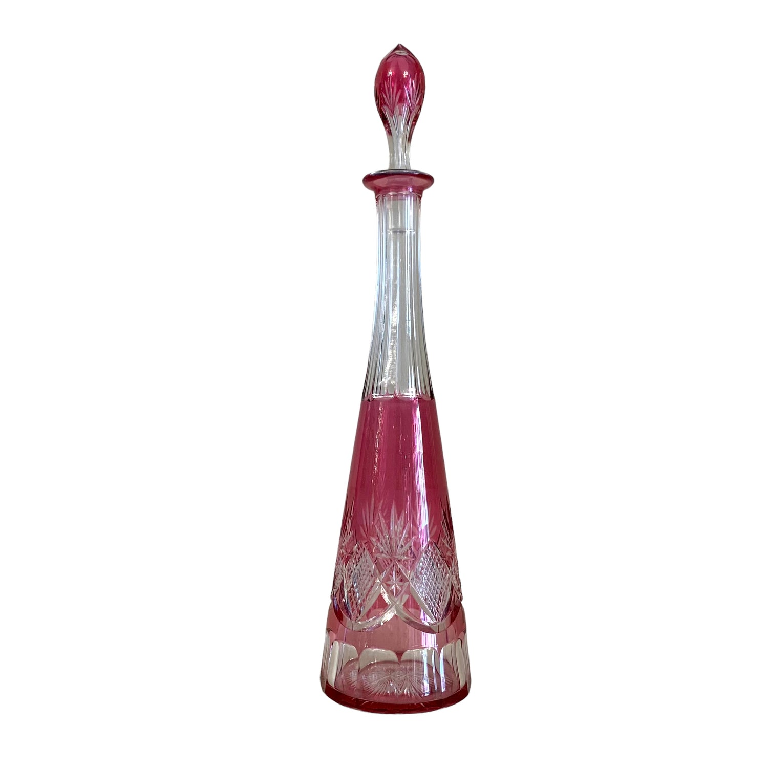 Botella de cristal cortado checo color magenta. SXX