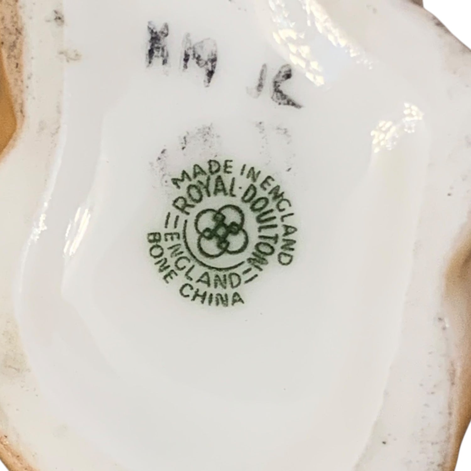 Perro miniatura porcelana inglesa Royal Doulton. SXX