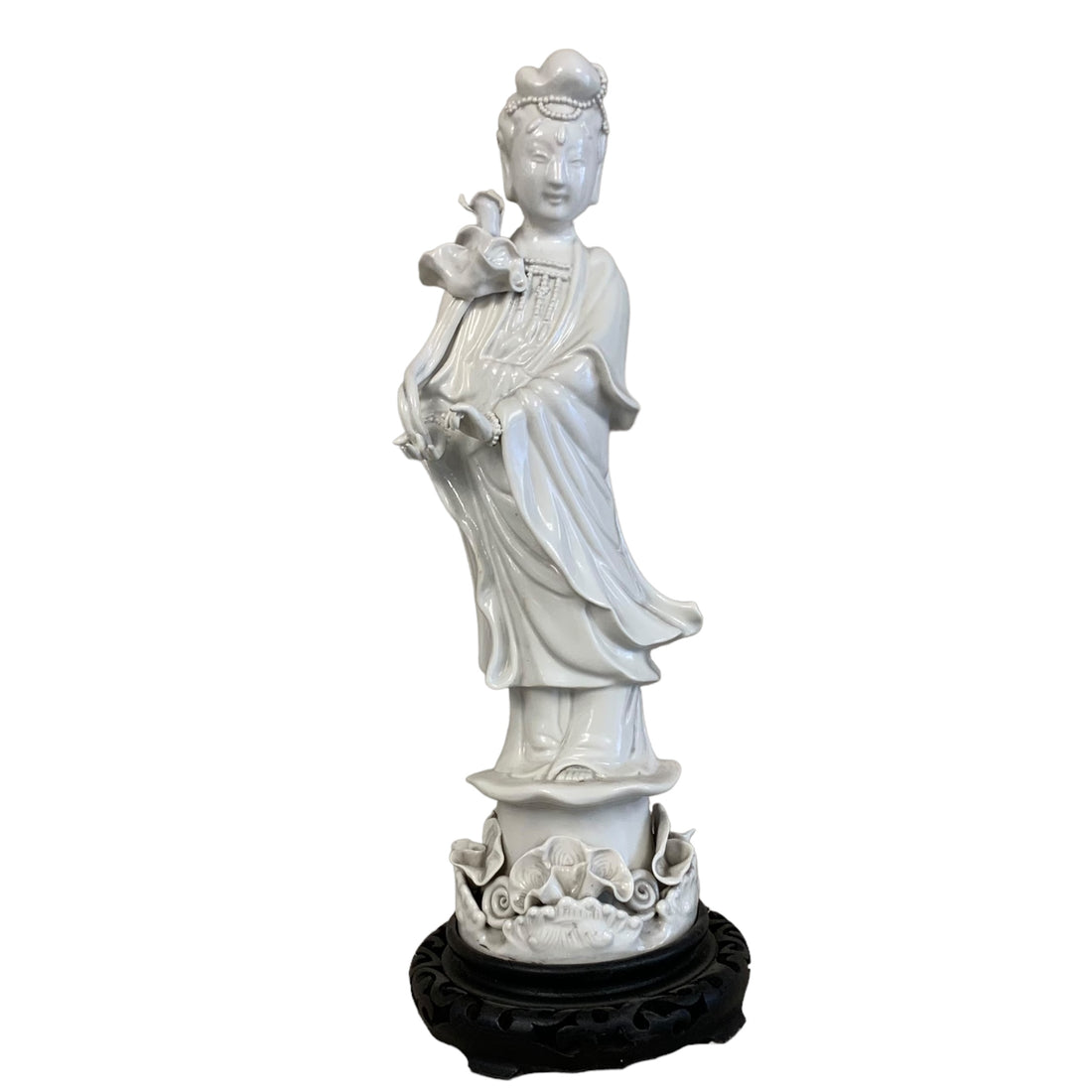 Figura de porcelana Blanc de Chine diosa Kuan Yin. SXIX