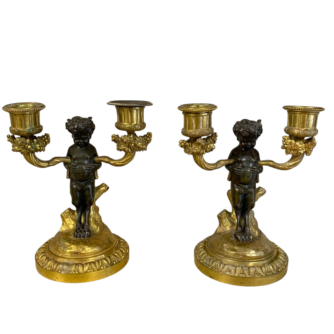 Par de candelabros de bronce. Época Napoleón III