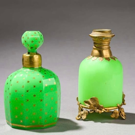 Espectacular juego de seis piezas de opalinas verde esmeralda época Napoleón III. Francia SXIX