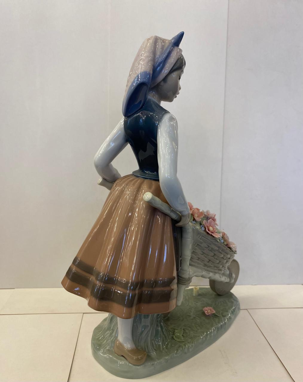 Figura porcelana española LLadro. SXX – Antigüedades Bruce