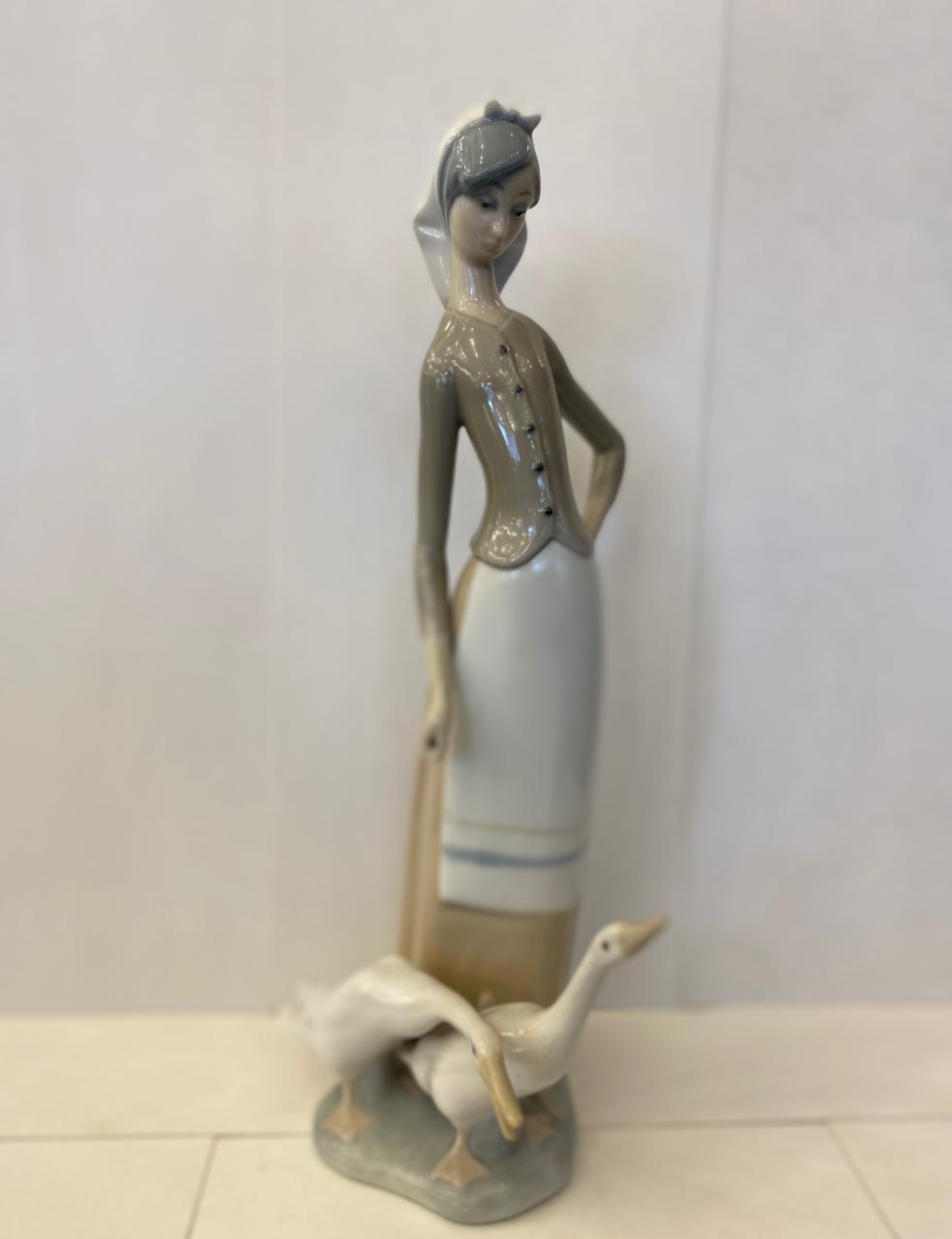 Figura Porcelana española LLadro. SXX