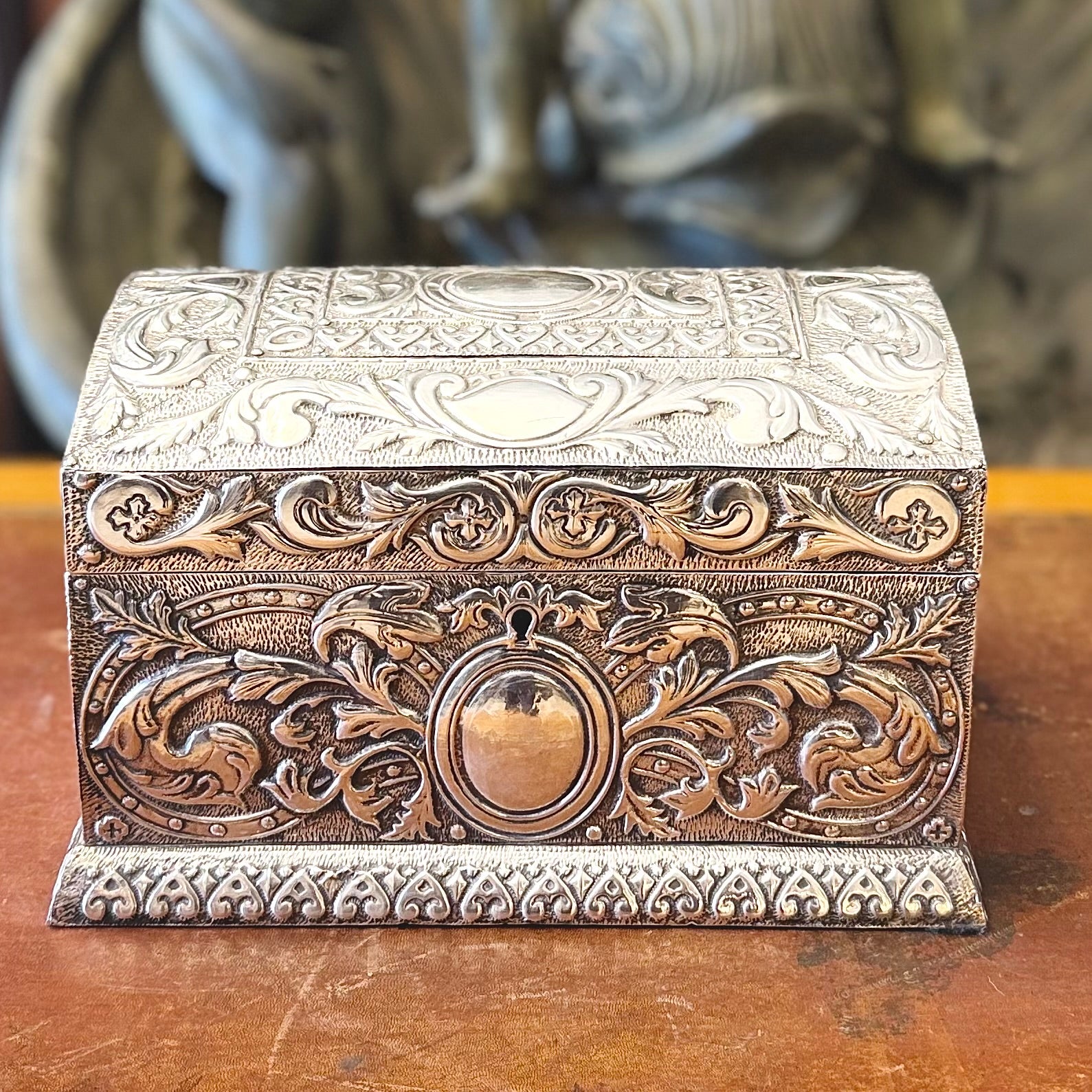 Espectacular caja de plata labrada época colonial. Bolivia SXVIII