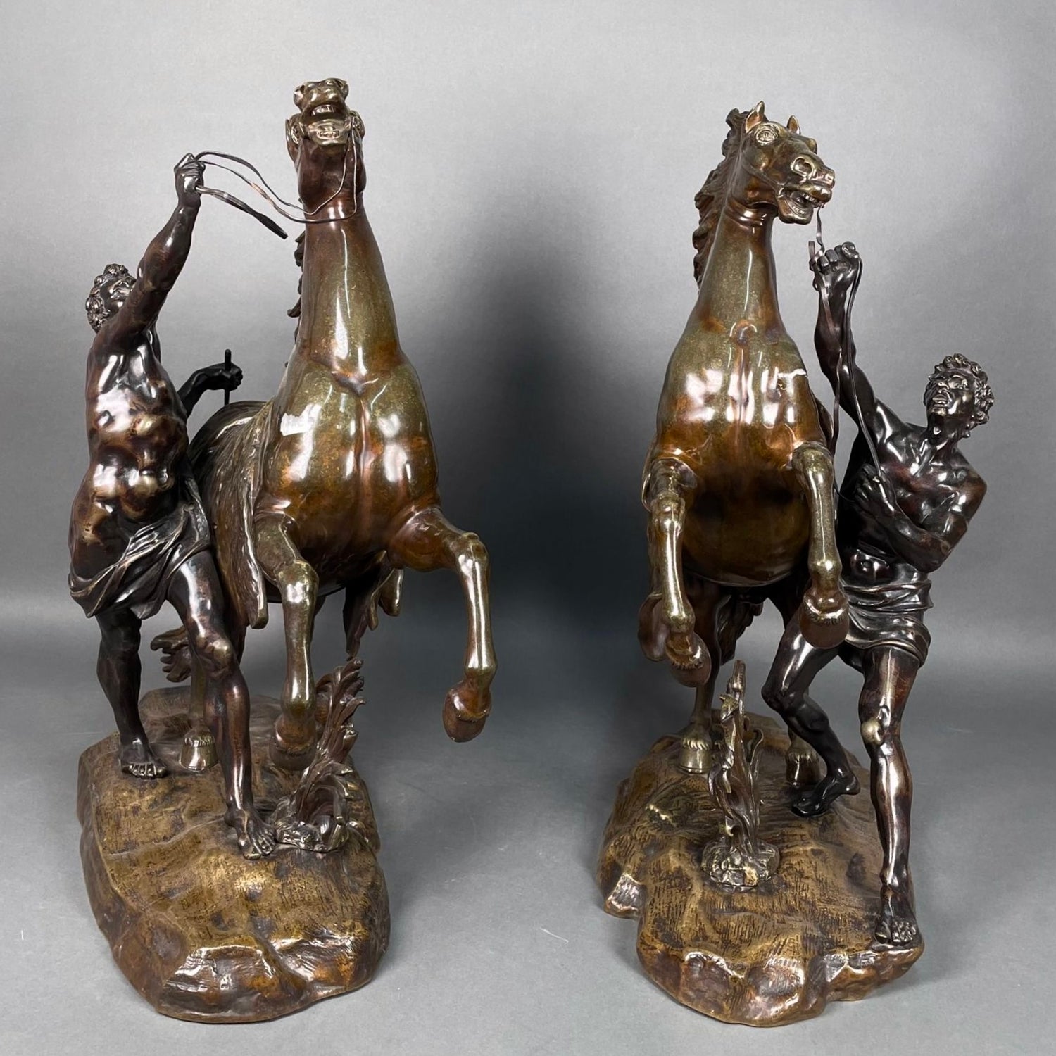 Magnifico par de caballos de bronce "Caballos de Marly". Francia SXIX
