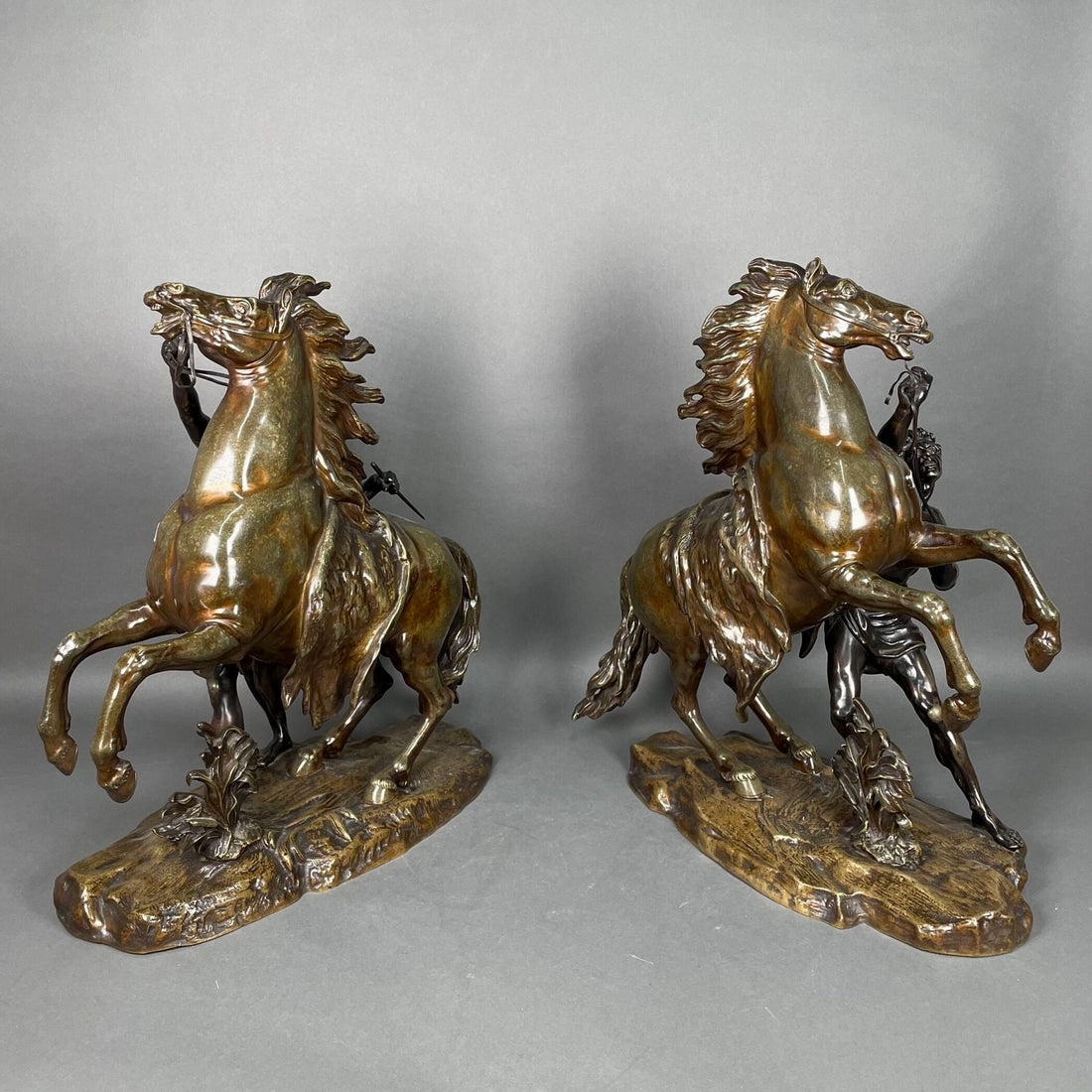 Magnifico par de caballos de bronce "Caballos de Marly". Francia SXIX