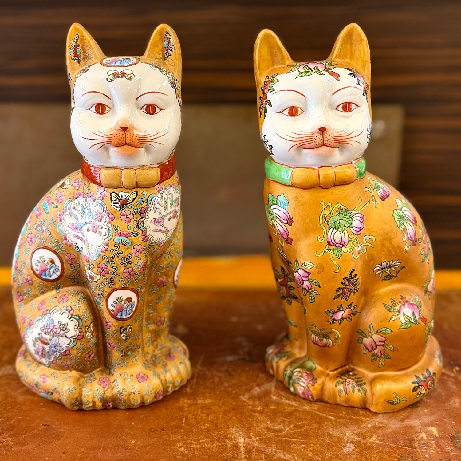 Par de gatos dorados porcelana cantón. China SXX