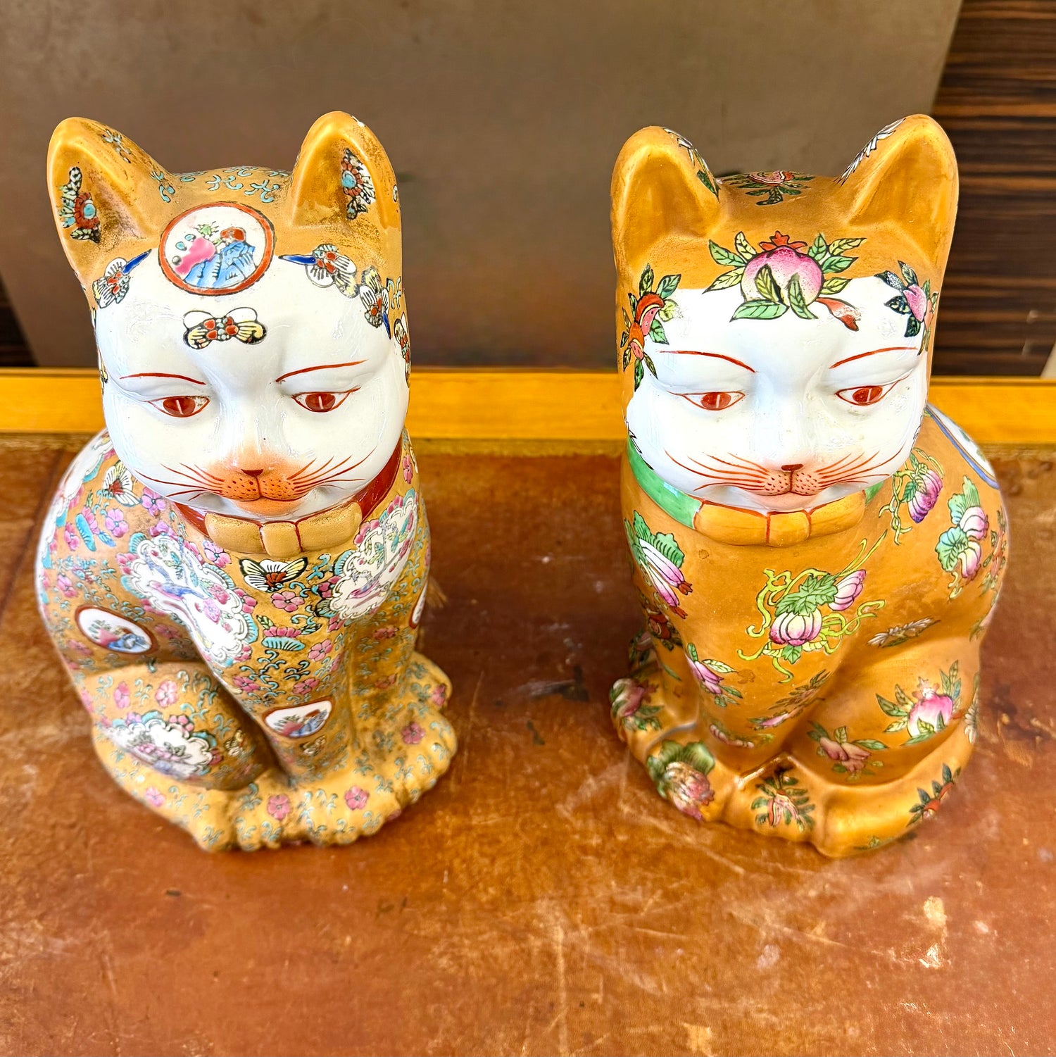 Par de gatos dorados porcelana cantón. China SXX