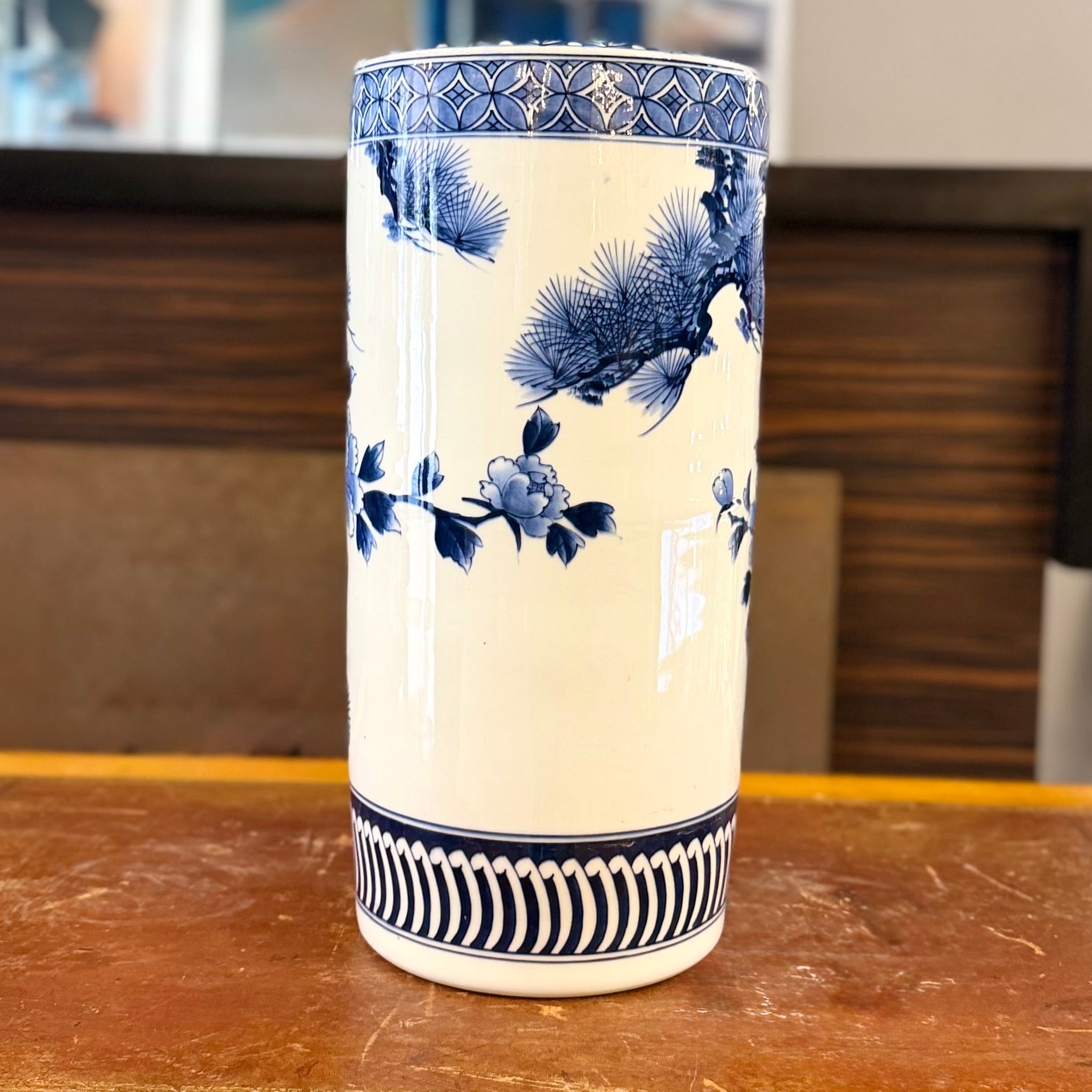 Paragüero de porcelana de caolín azul y blanco. China SXIX