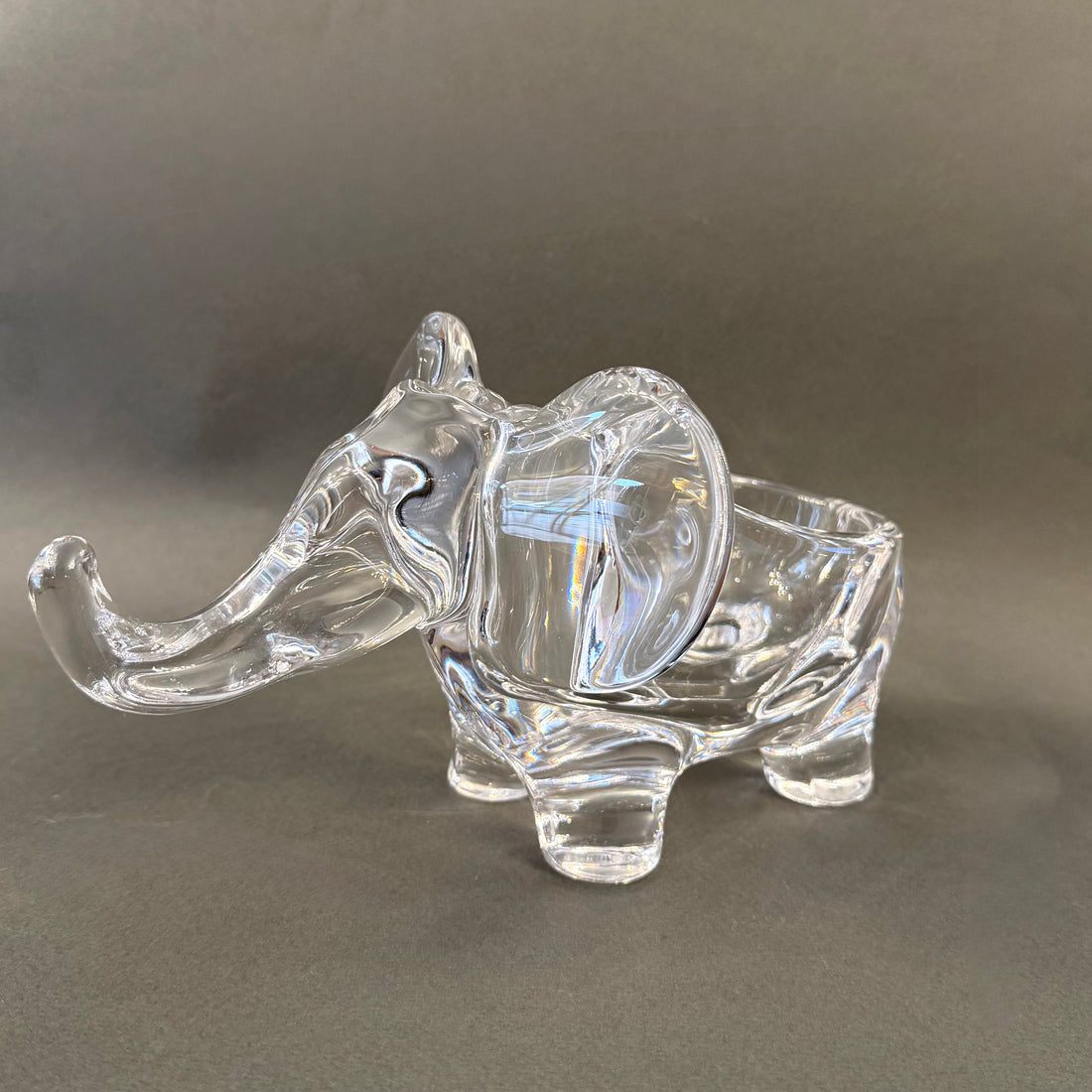 Elefante de cristal francés Vannes-le-Chatel. Francia SXX