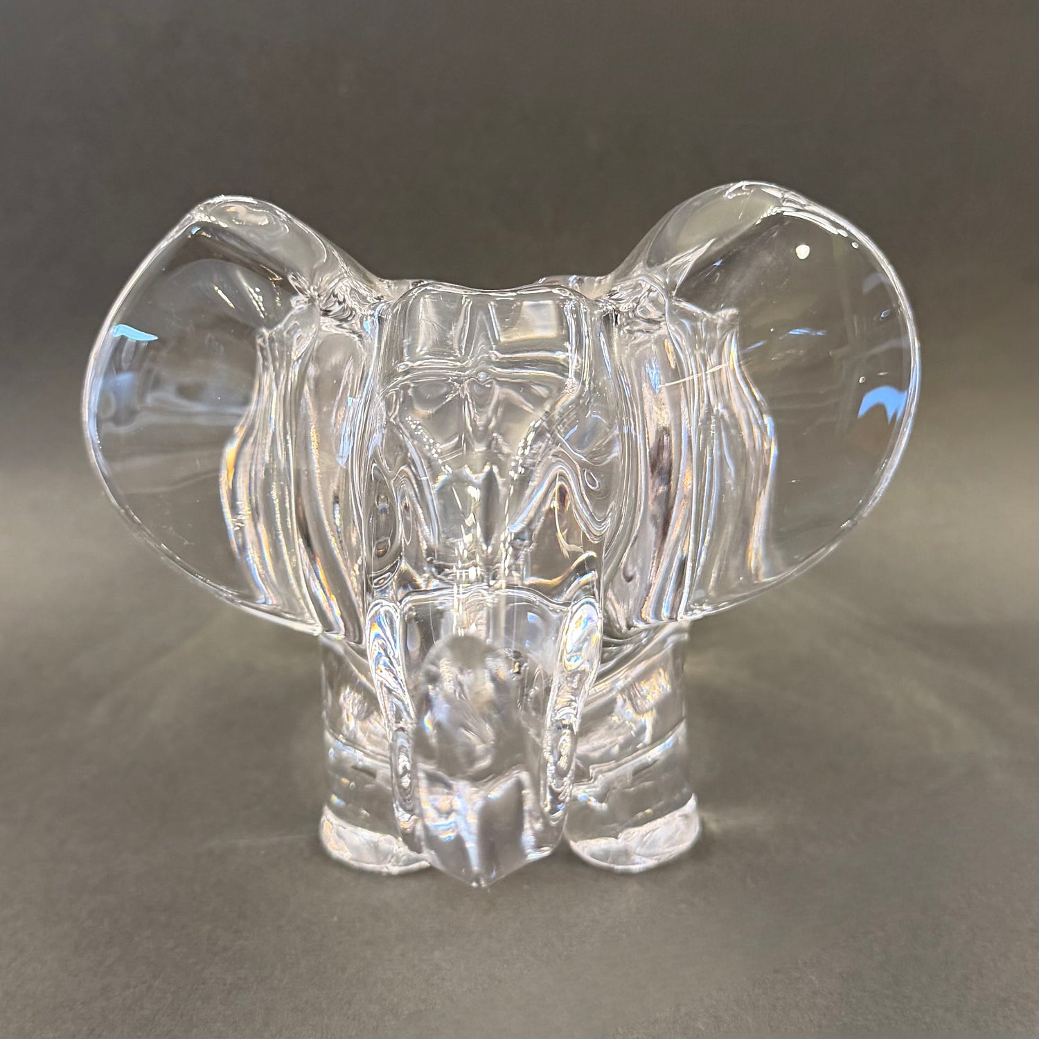 Elefante de cristal francés Vannes-le-Chatel. Francia SXX