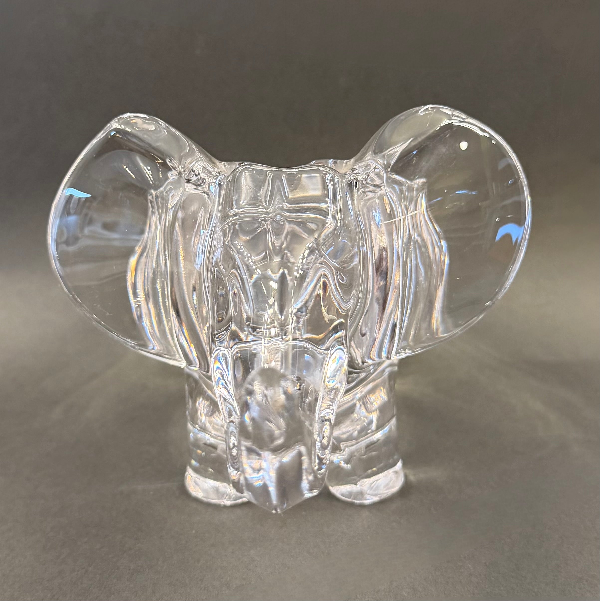 Elefante de cristal francés Vannes-le-Chatel. Francia SXX
