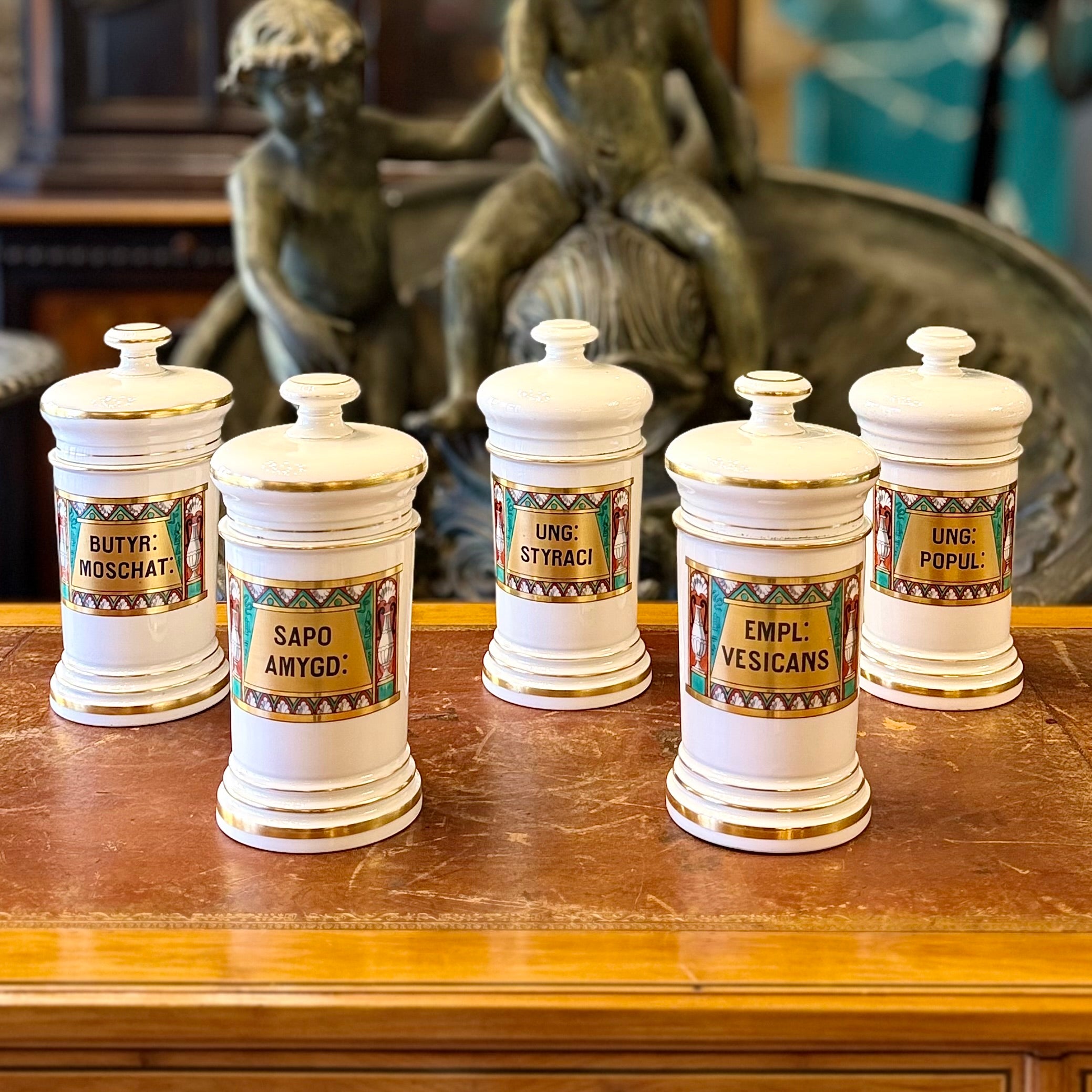 Juego de frascos de farmacia de porcelana Napoleón III. Francia SXIX