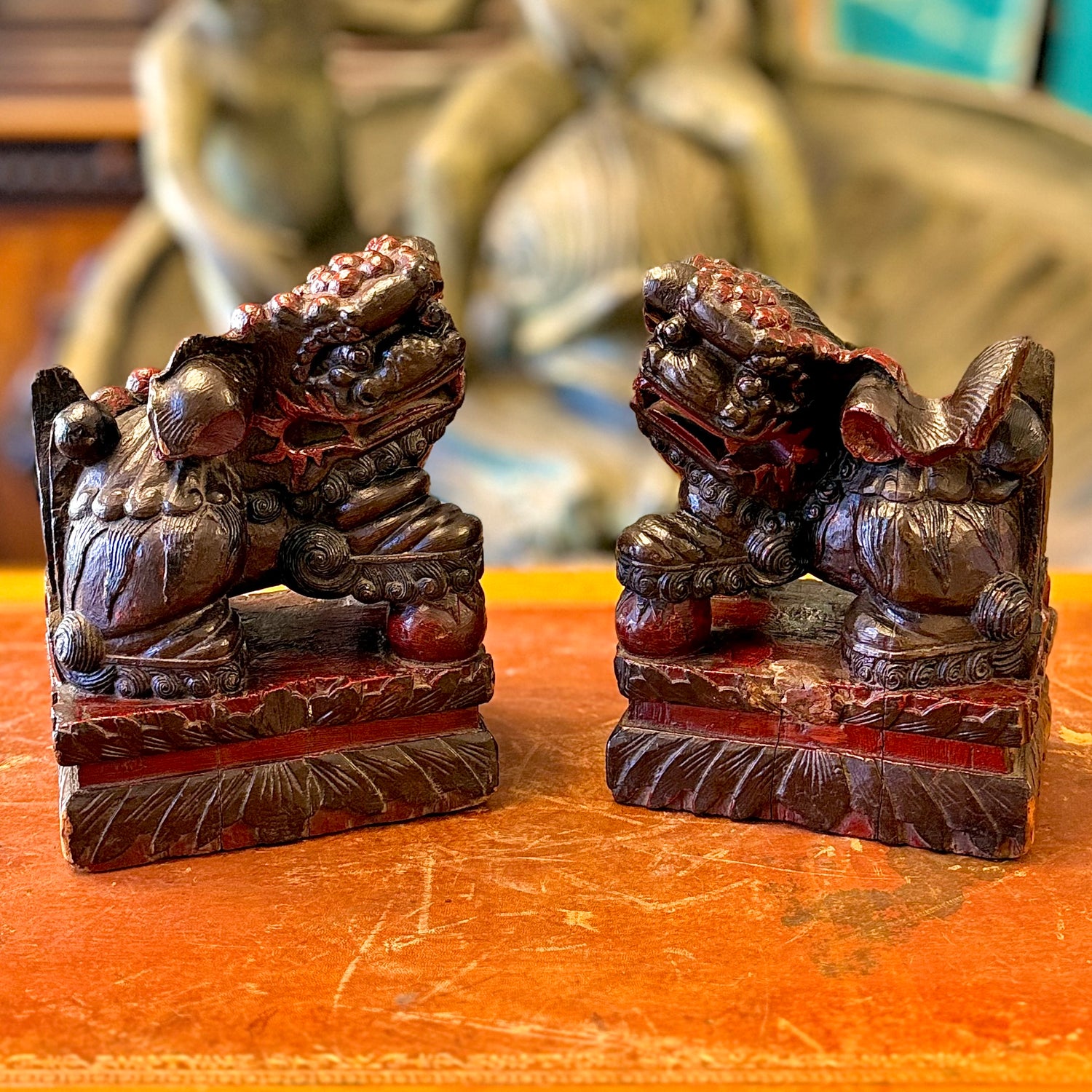 Par de guardianes de palacio chinos de madera. China SXIX