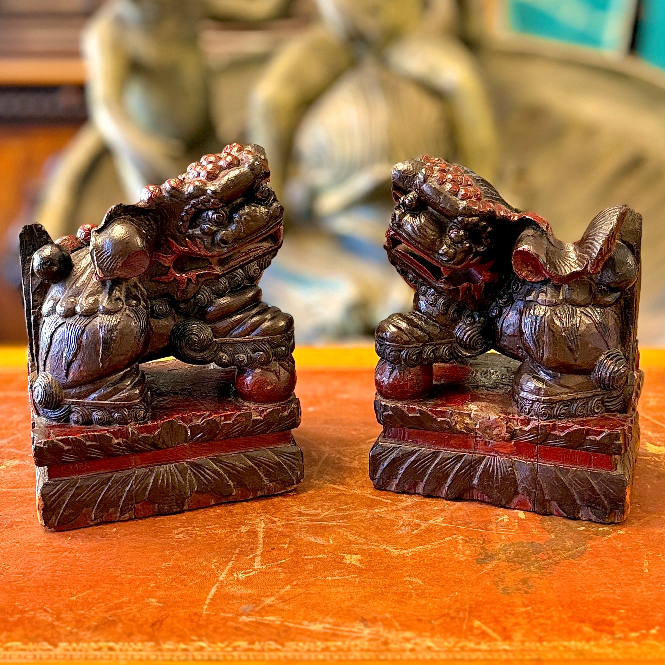Par de guardianes de palacio chinos de madera. China SXIX