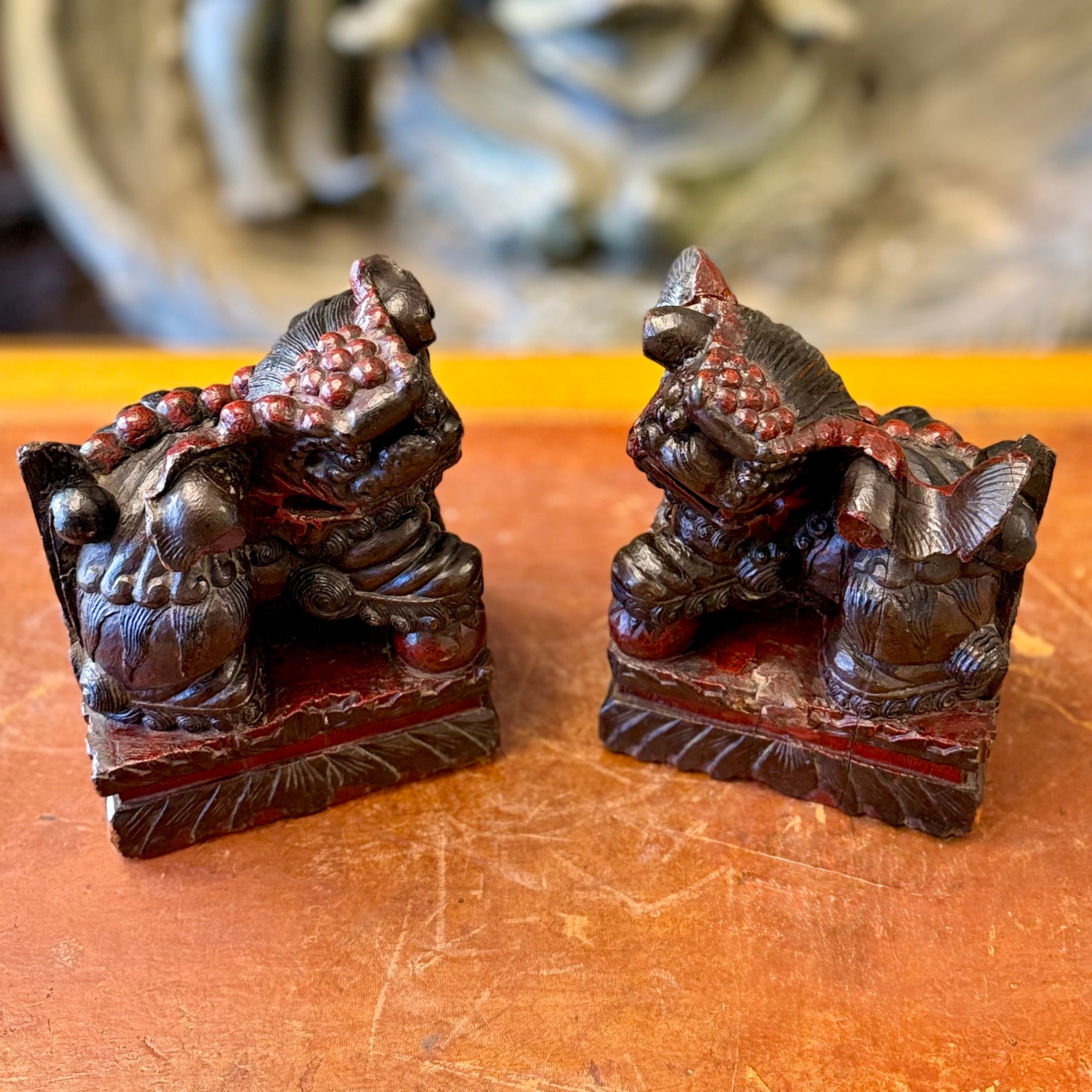 Par de guardianes de palacio chinos de madera. China SXIX