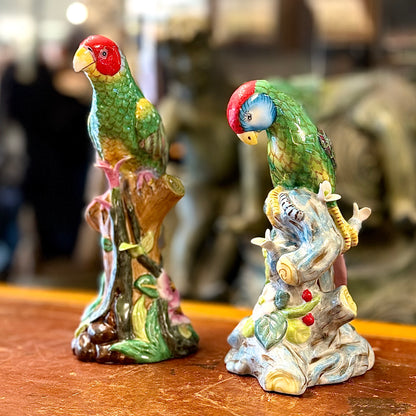 Pareja de loros de porcelana alemanes. Alemania SXIX