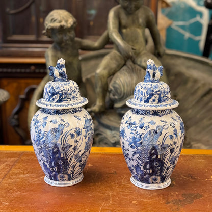 Par de jarrones con tapa Delft Compañia de Indias. Hlanda SXVIII