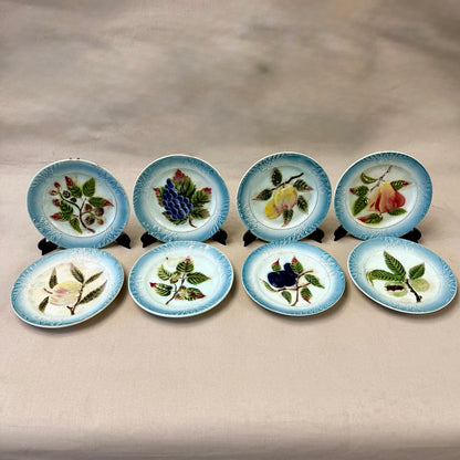 Juego de platos de mayólica con decoración frutal. Francia SXIX