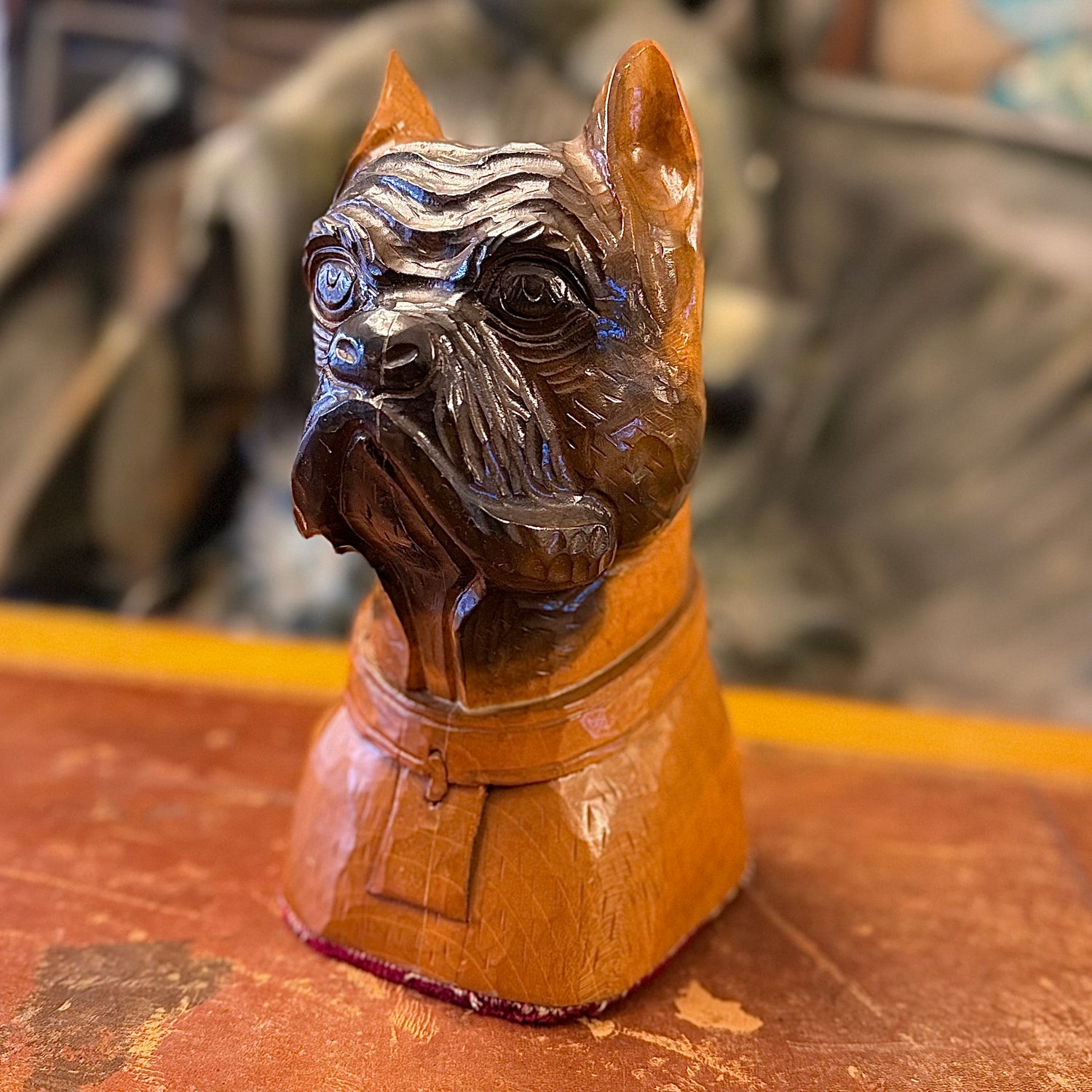 Cabeza de perro Boxer en madera. Alemania SXIX