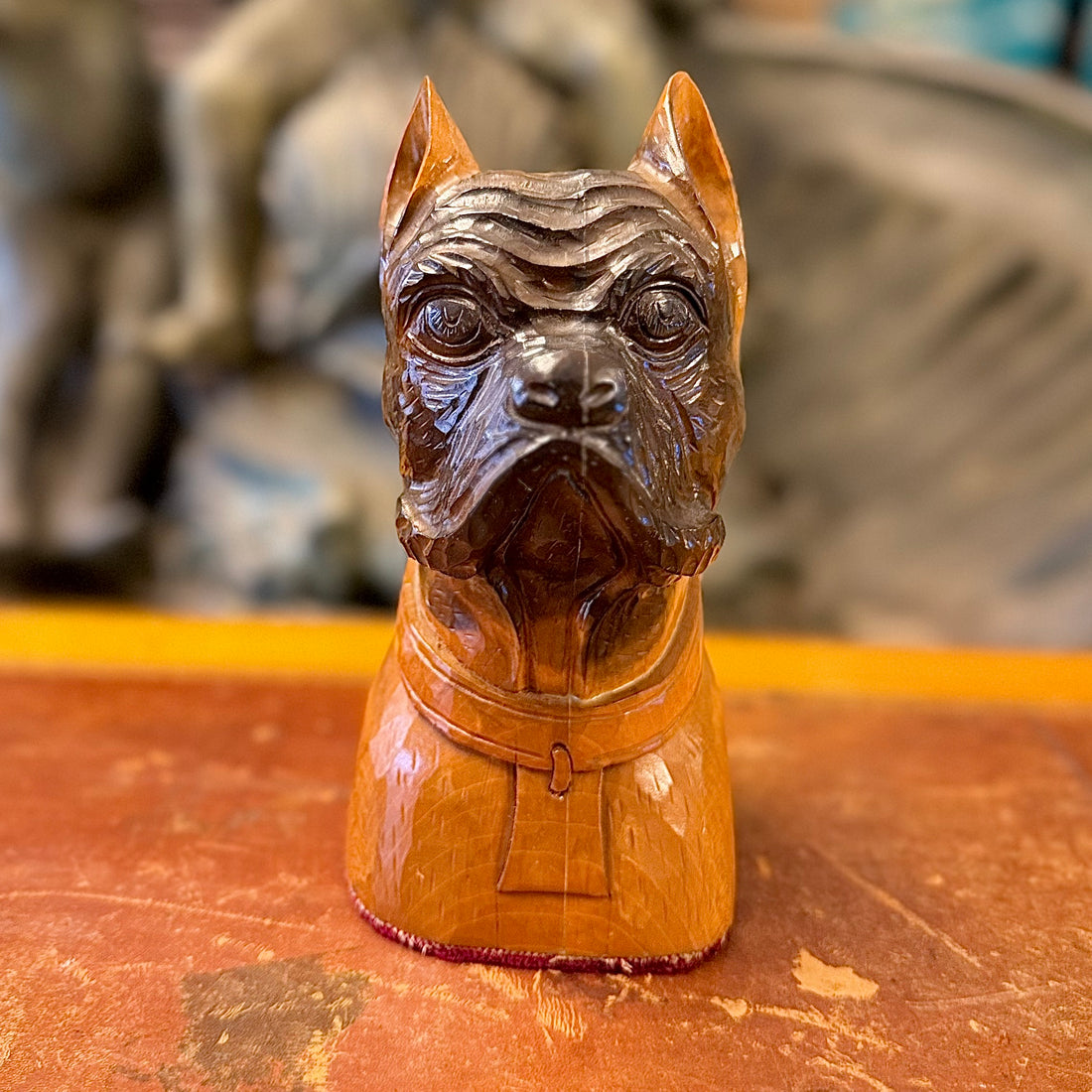 Cabeza de perro Boxer en madera. Alemania SXIX