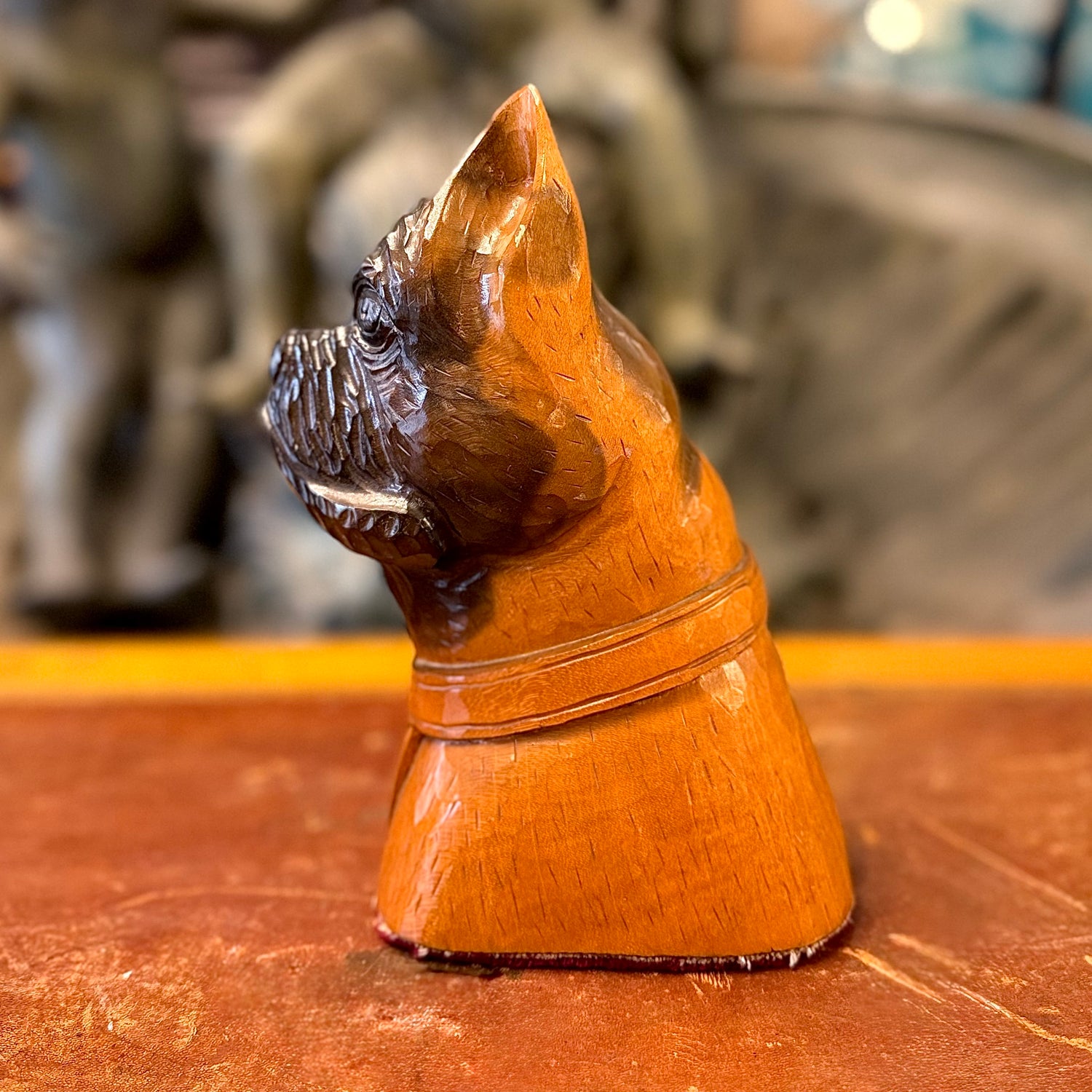 Cabeza de perro Boxer en madera. Alemania SXIX