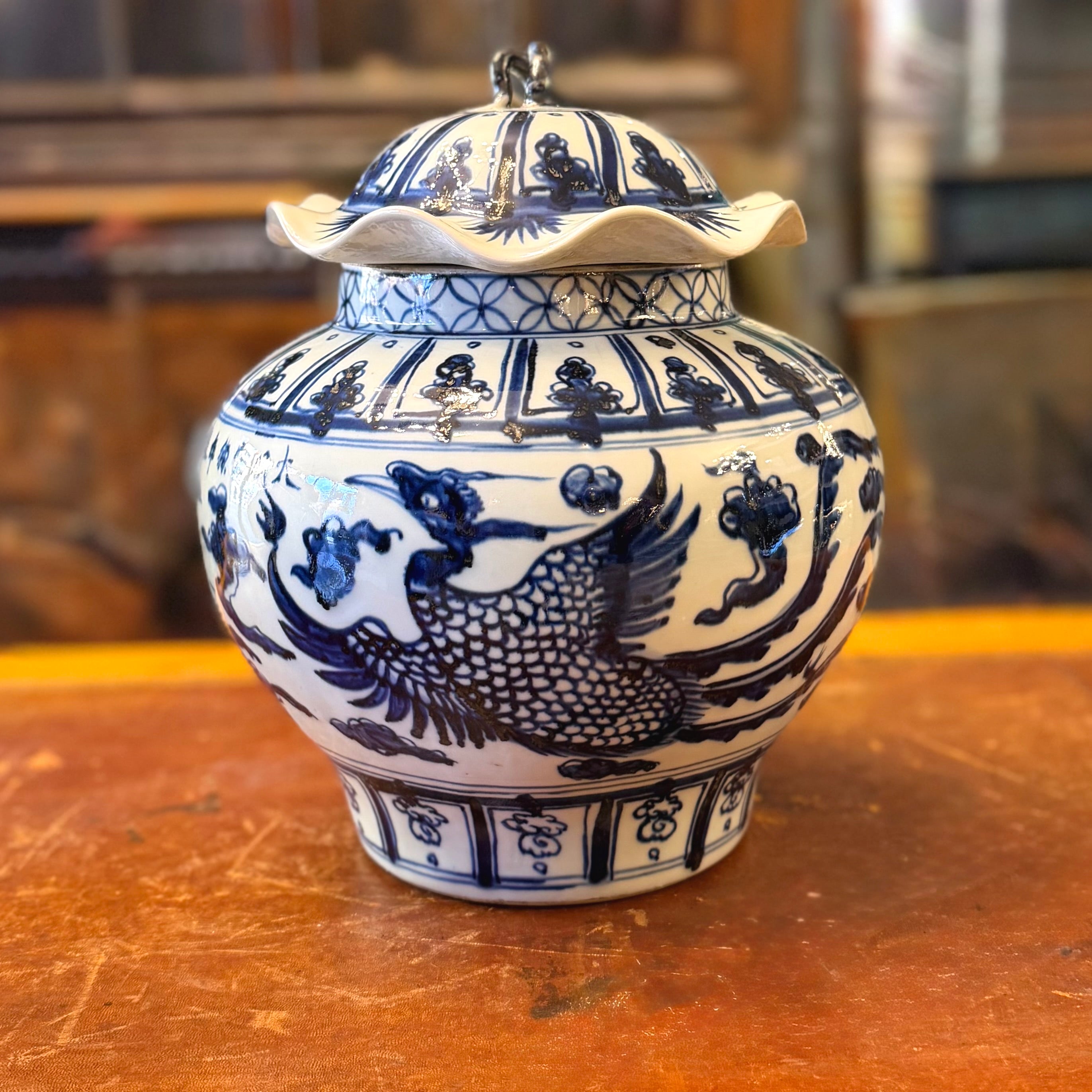 Par de jarrones con tapa blanco y azul. China SXVIII