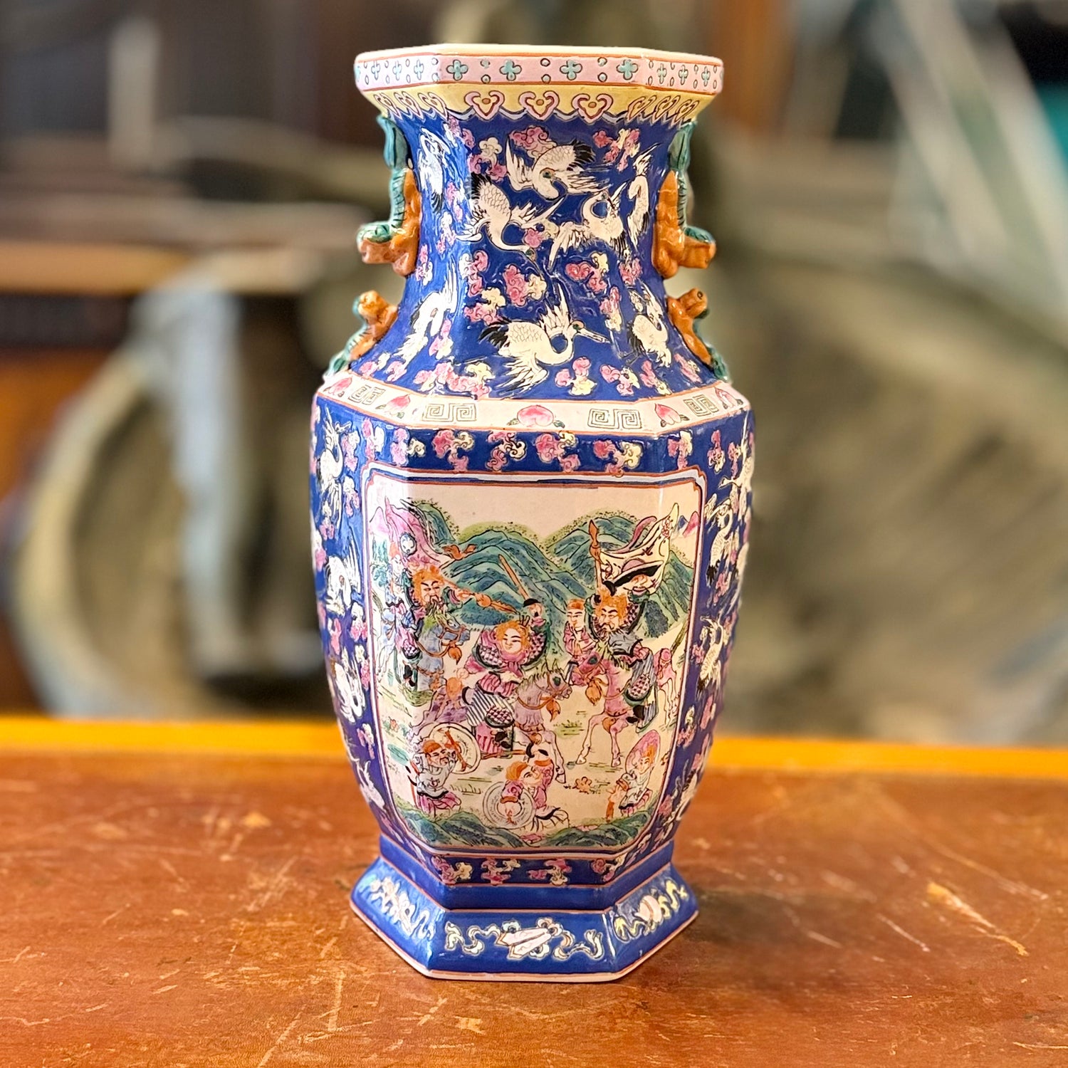 Jarrón de caolín chino hexagonal. China SXIX