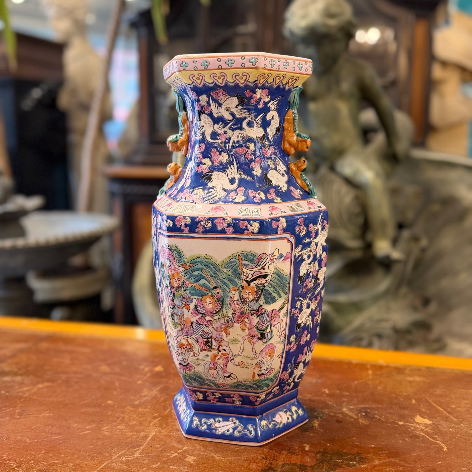 Jarrón de caolín chino hexagonal. China SXIX
