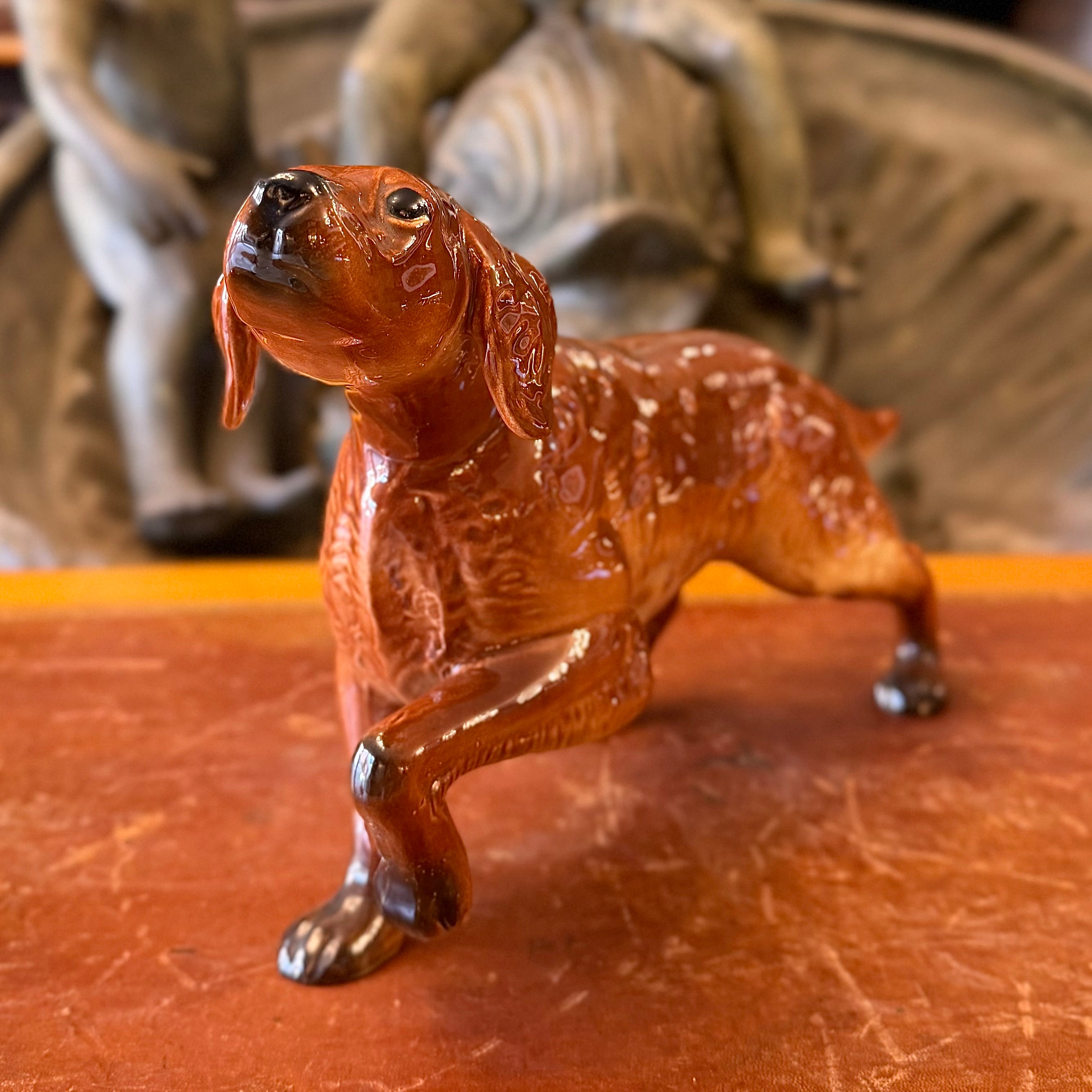 Perro de porcelana Art-Deco de un Setter. Checoeslovaquia  SXX
