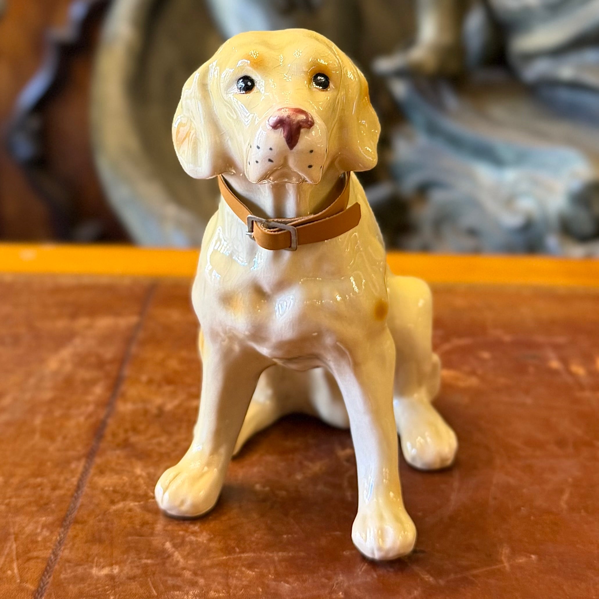 Perro labrador porcelana alemana. Alemania SXX