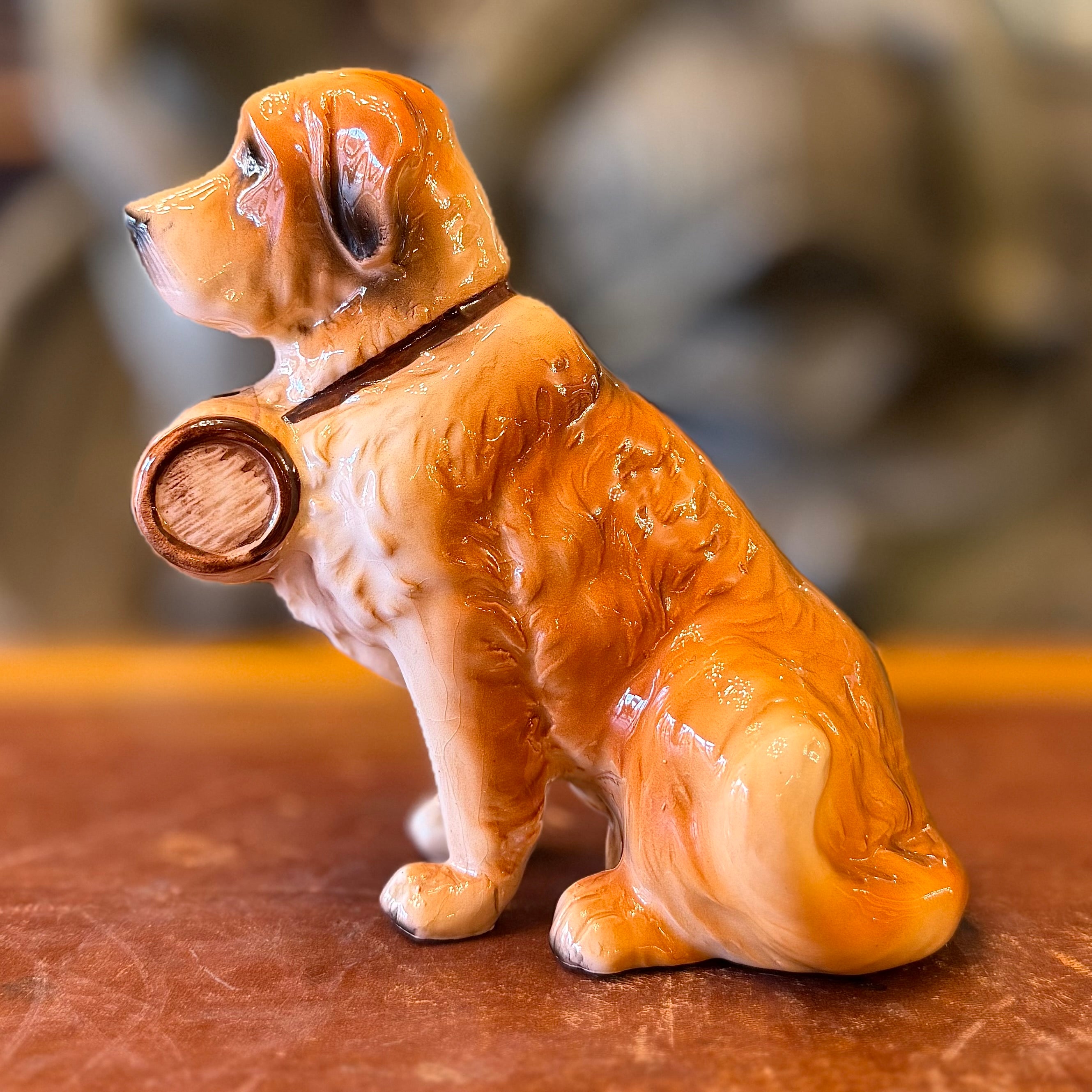 Perro de porcelana San Bernardo. Alemania SXX