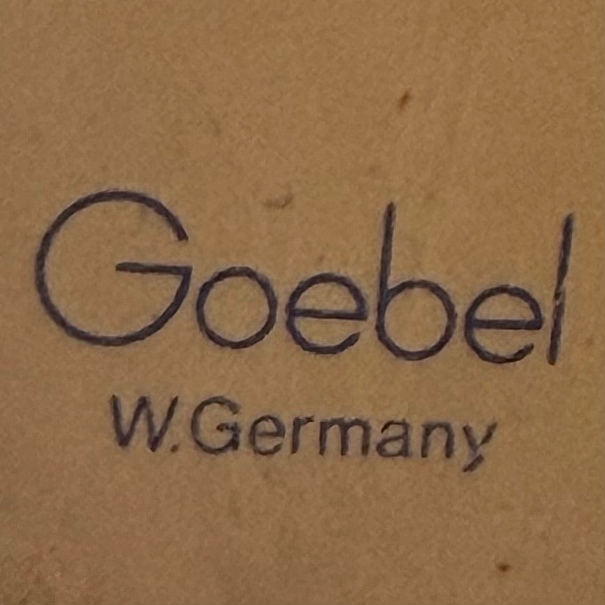 Figura perro porcelana Alemana Goebel. Alemania SXX
