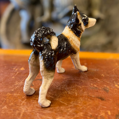 Figura perro porcelana sello Erphila. Alemania SXX