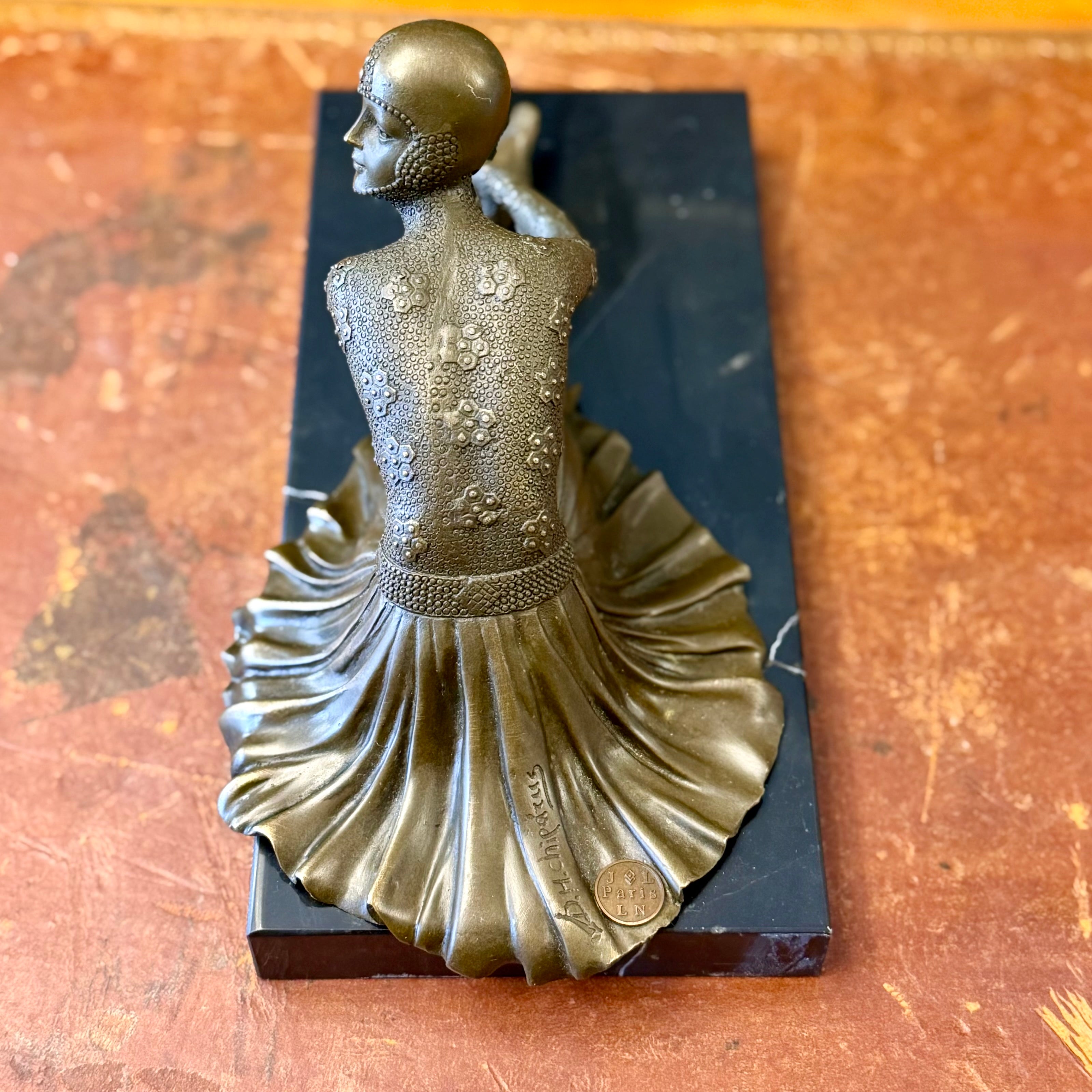 Bailarina de bronce Art-Deco firmada Demetre Chiparus. Francia SXX