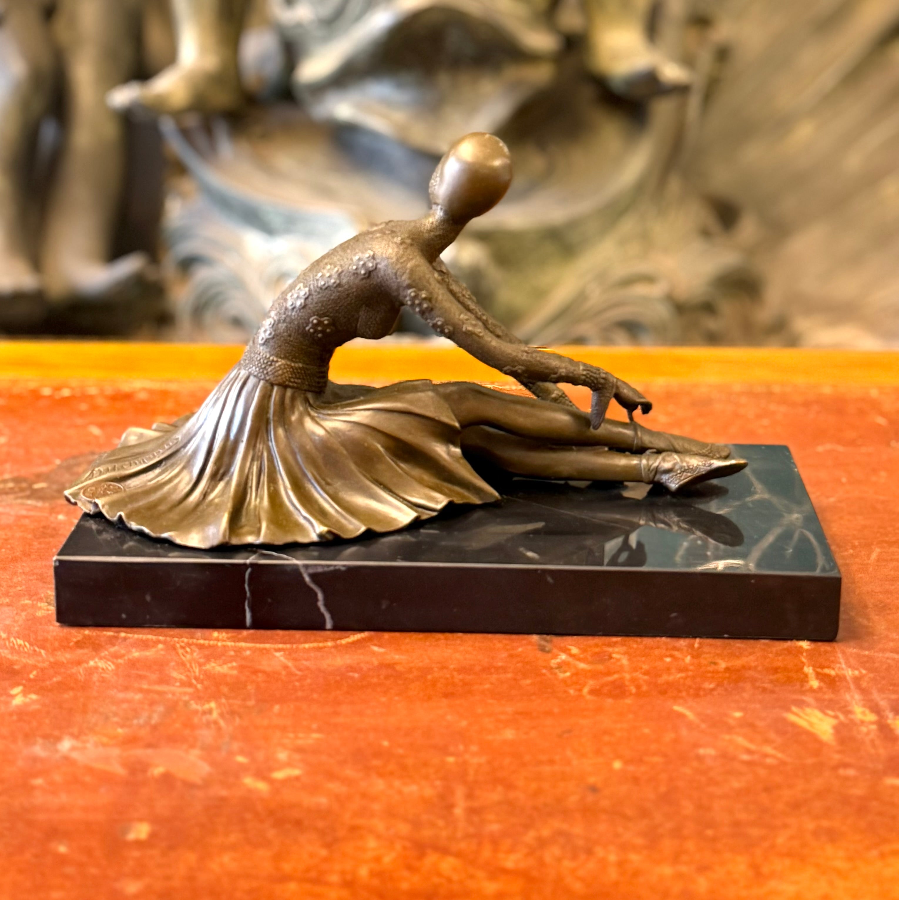 Bailarina de bronce Art-Deco firmada Demetre Chiparus. Francia SXX