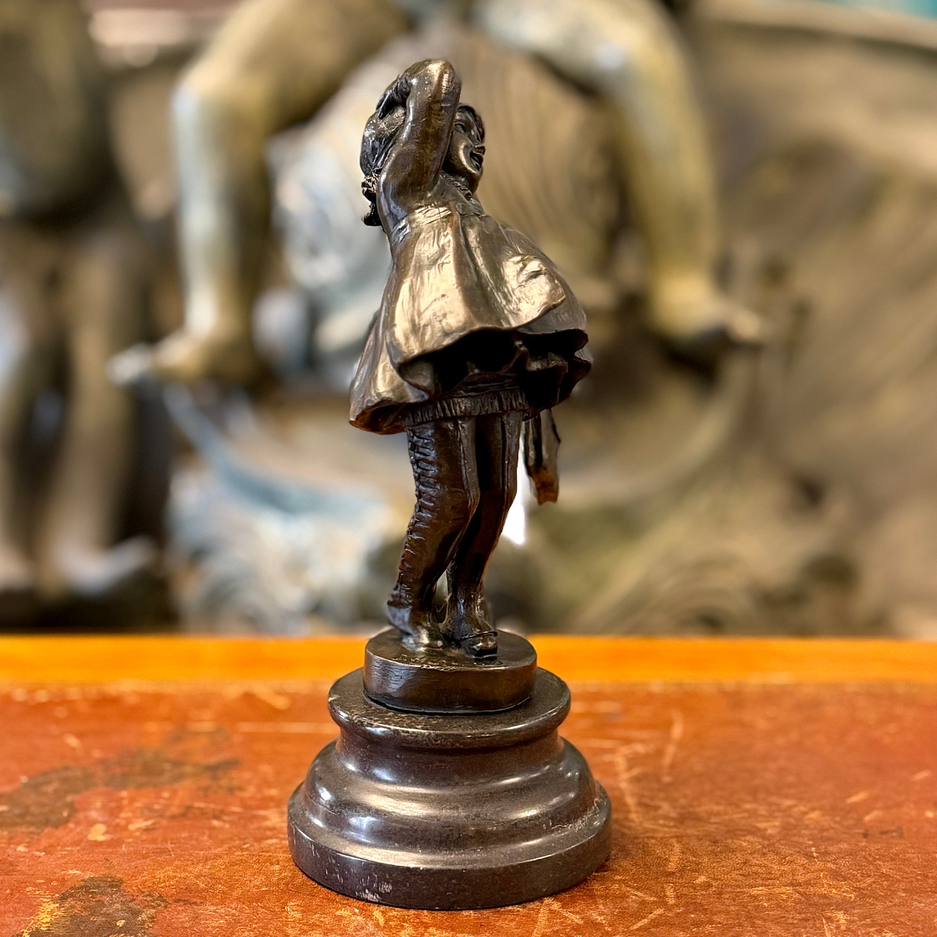 Escultura bronce "La Colegiala" Demetre Chiparus. Francia SXX